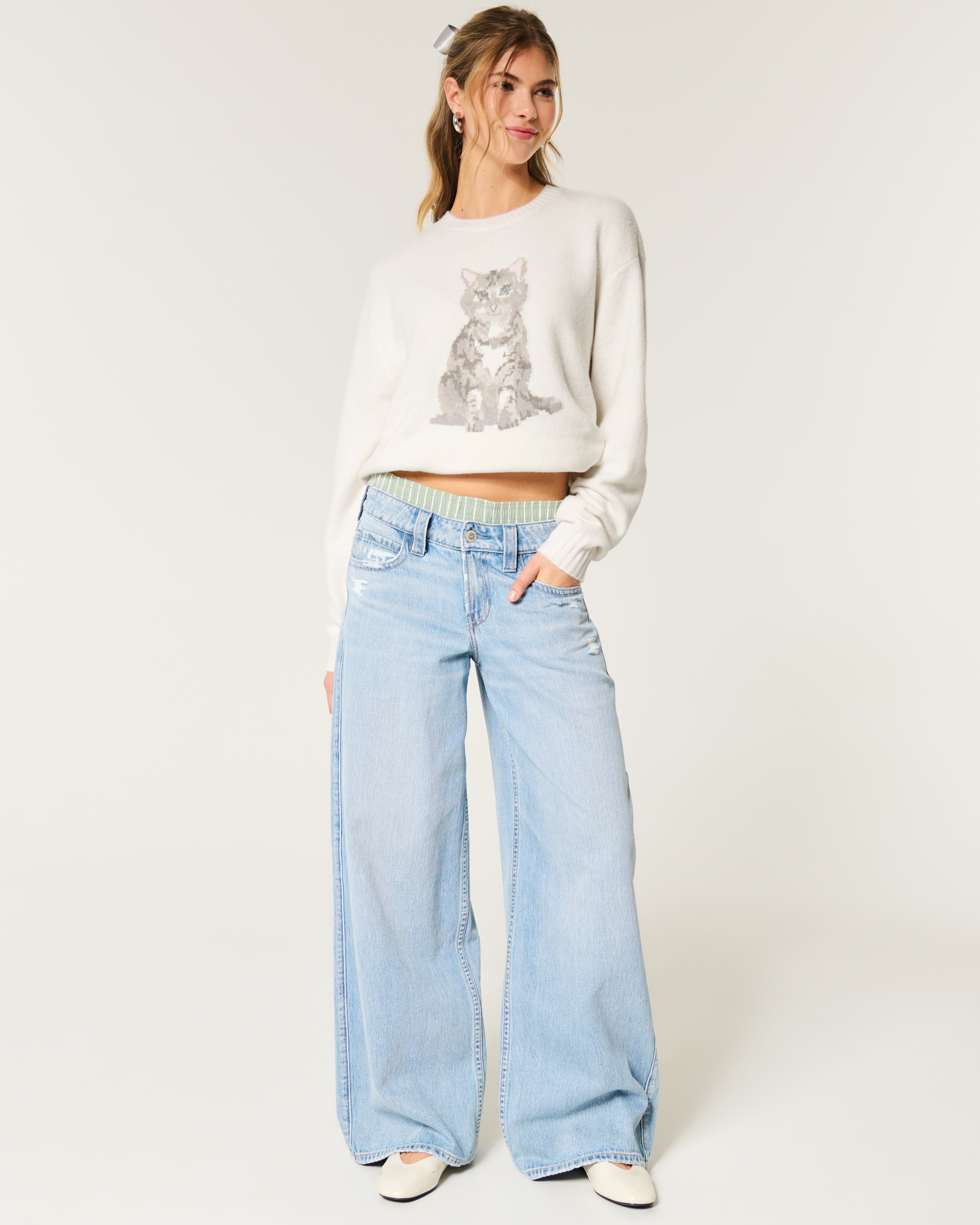 Hollister Comfy Cloud Kitten Graphic Sweater