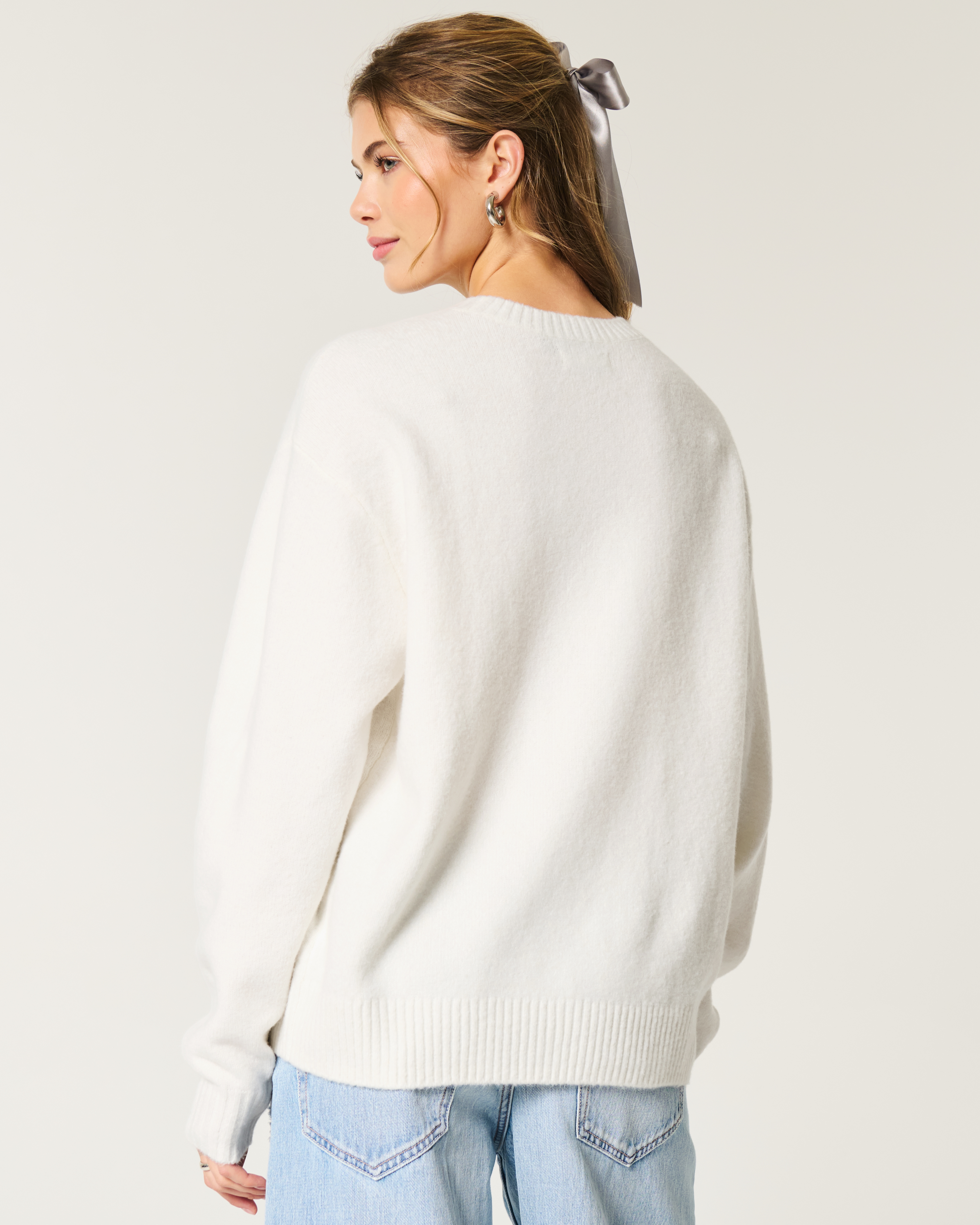 Hollister Comfy Cloud Kitten Graphic Sweater