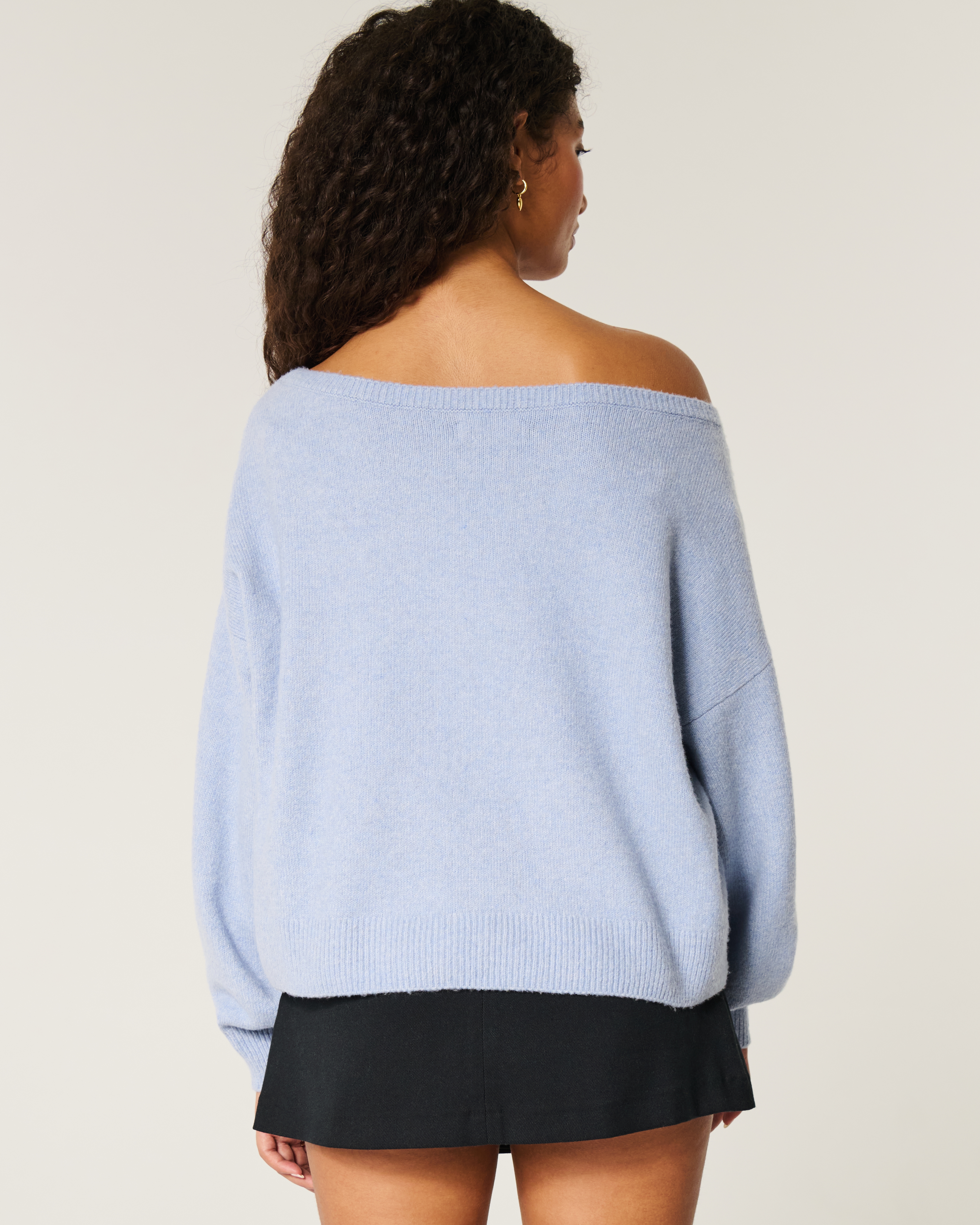 Hollister Comfy Cloud Easy Off-the-Shoulder Number Graphic Sweater