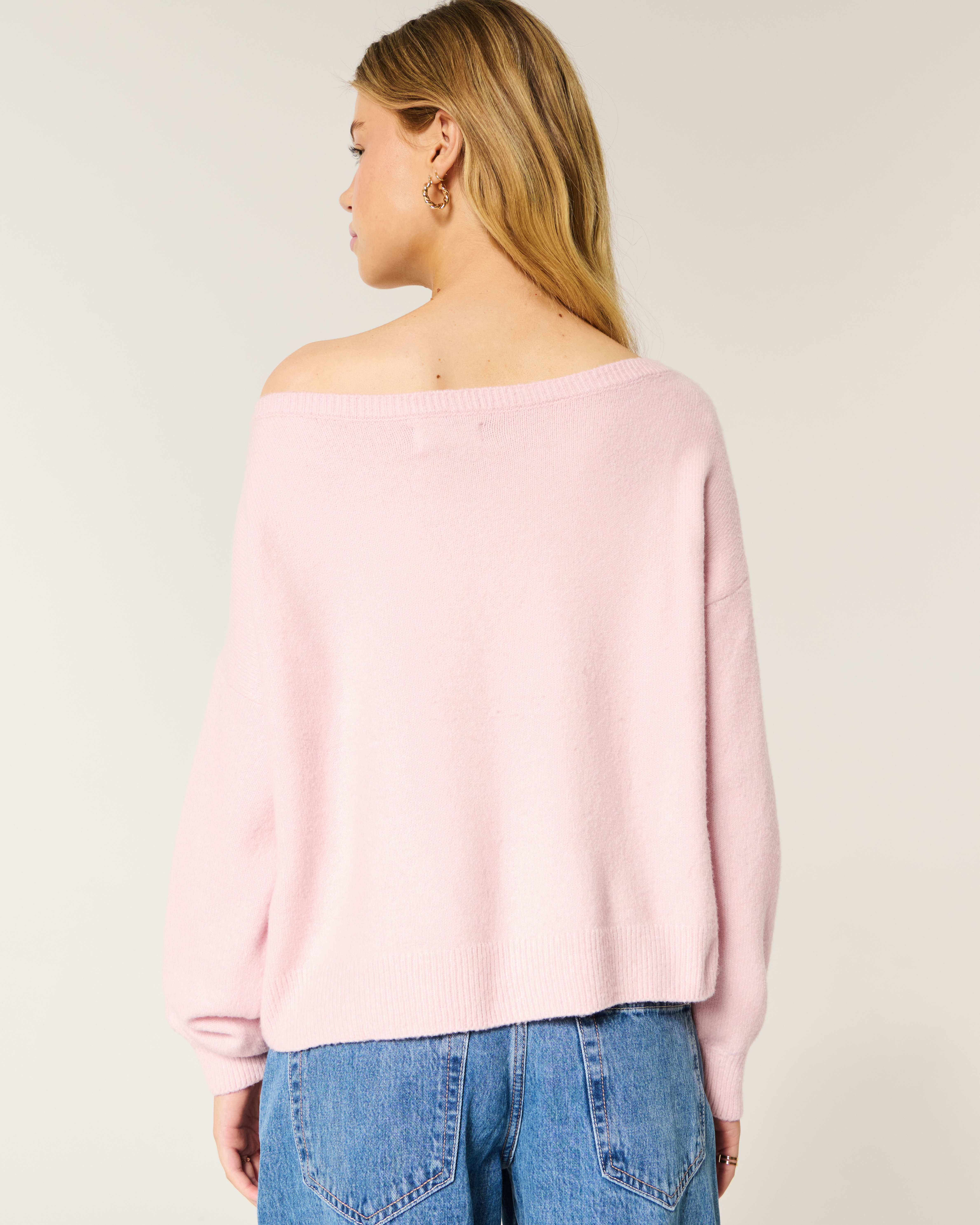 Hollister Comfy Cloud Easy Off-the-Shoulder Bow Graphic Sweater