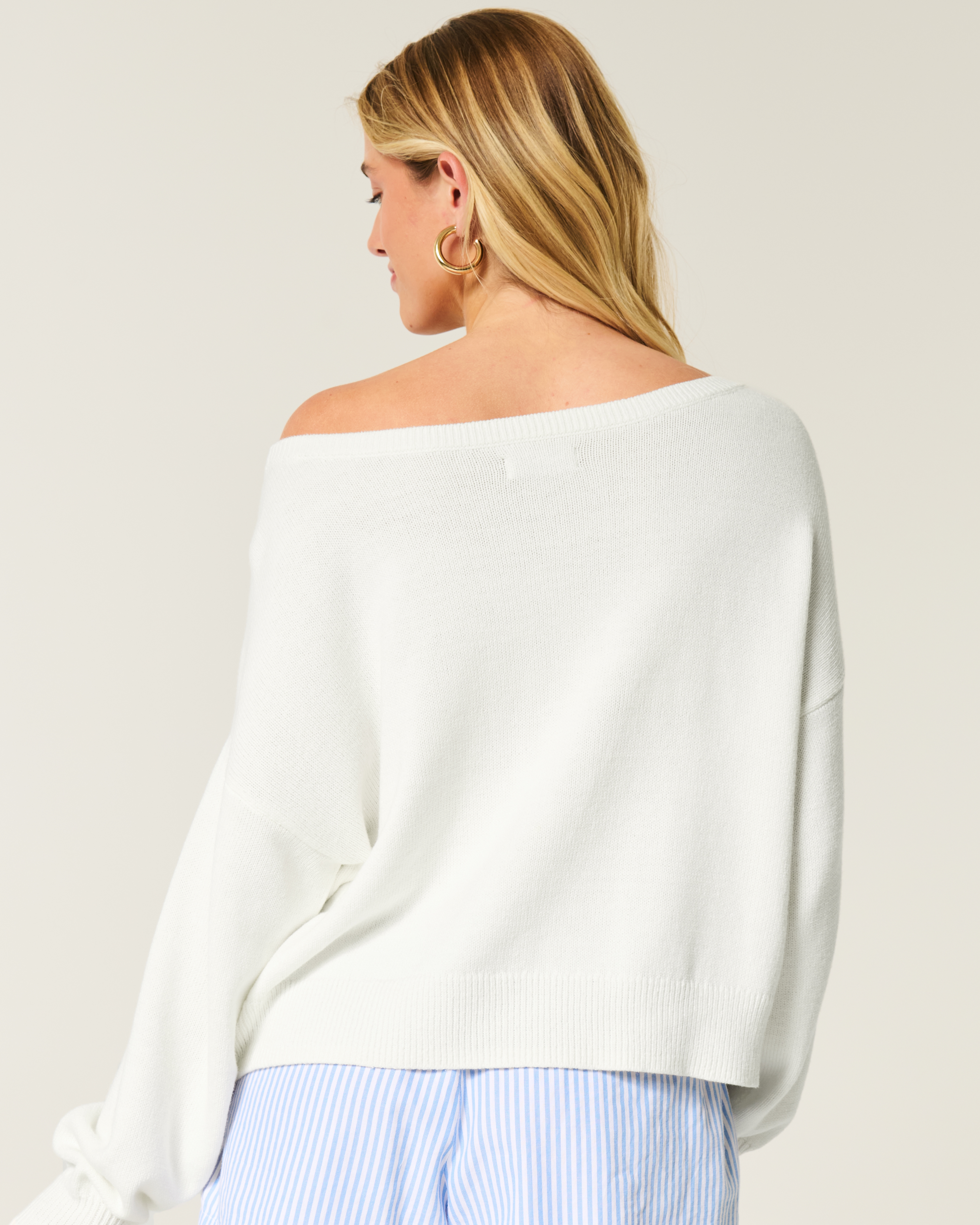 Easy Off-the-Shoulder Fish Graphic Sweater