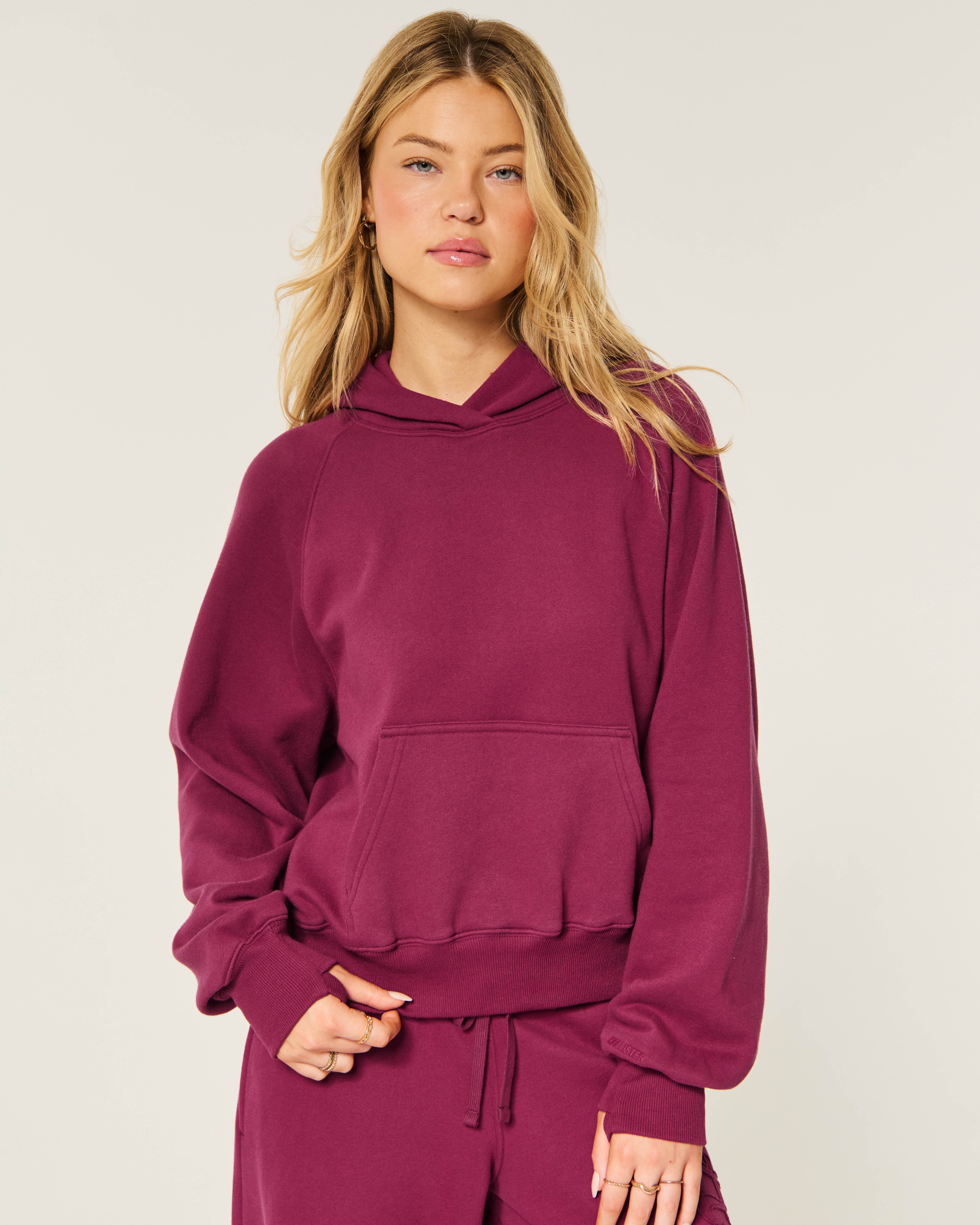 Hollister Feel Good Classic Fit Raglan Hoodie