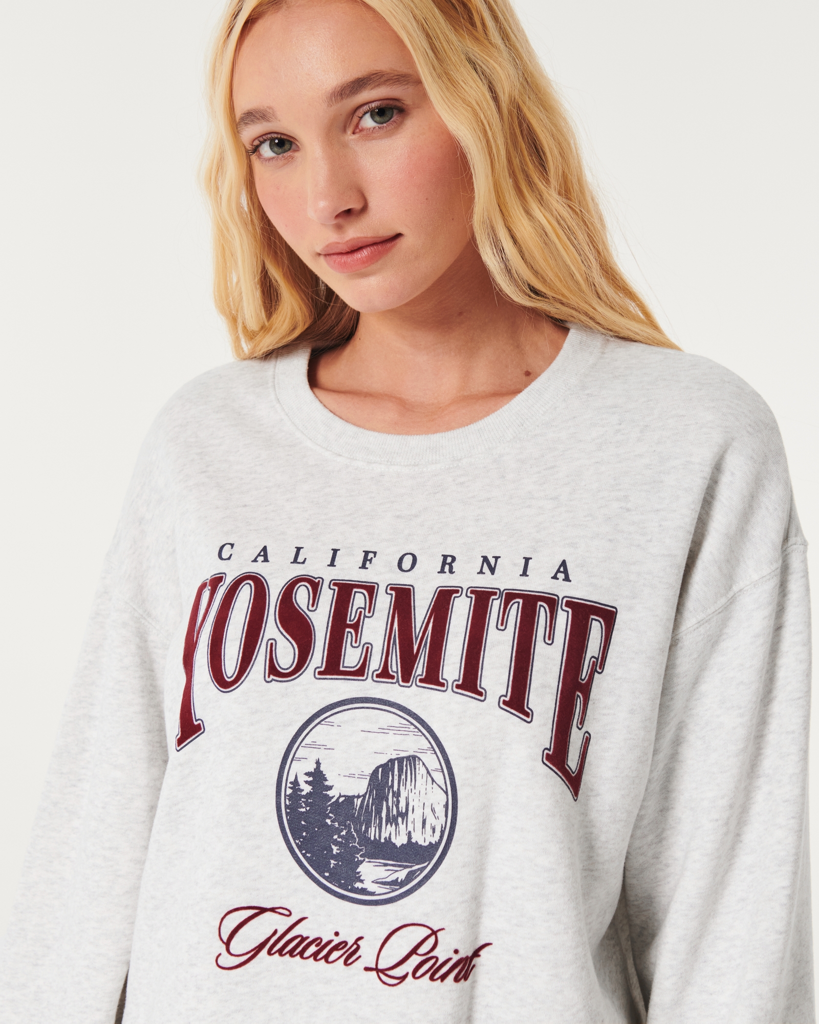 Women's Oversized Yosemite Graphic Crew Sweatshirt