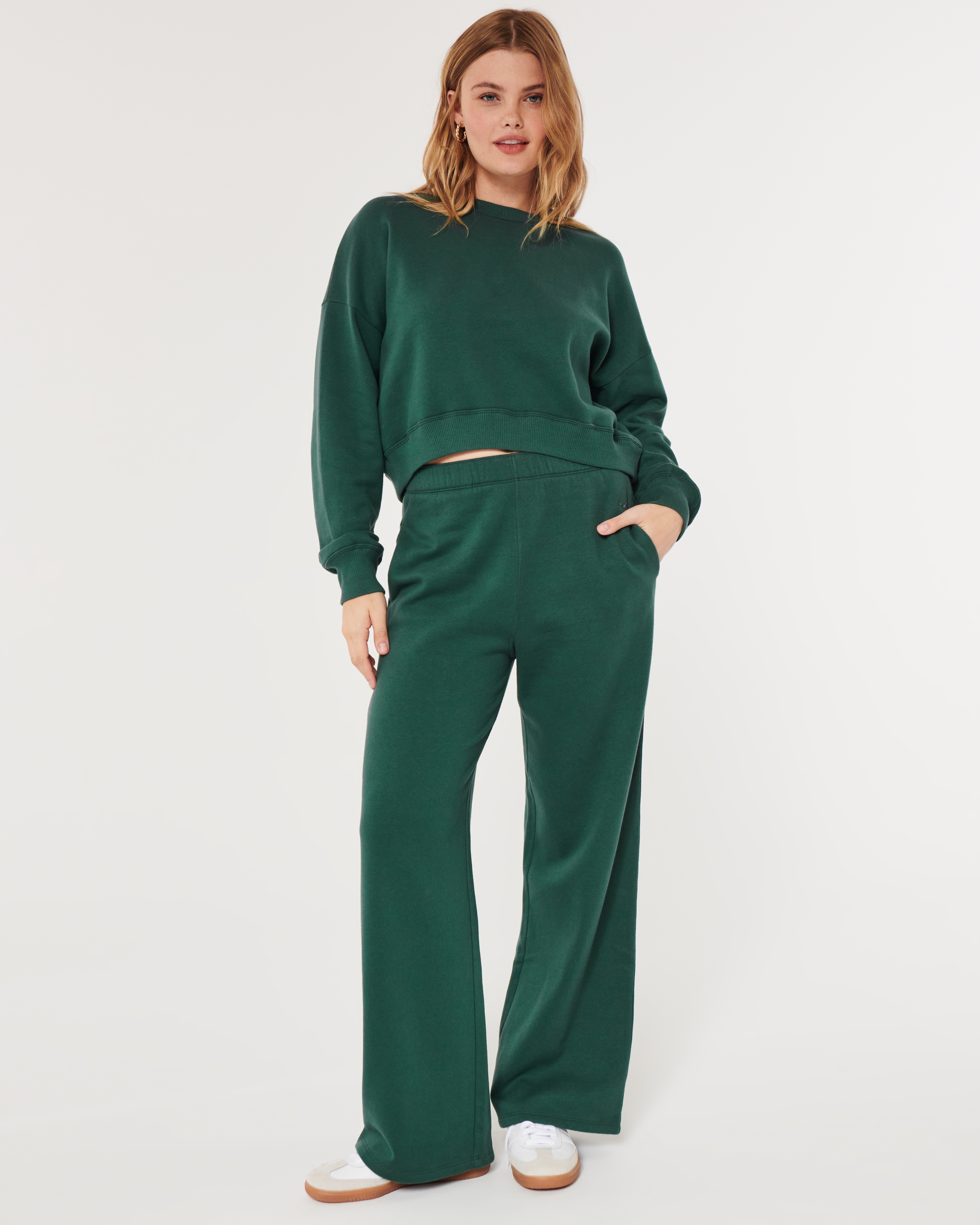 Sweatshirt & Wide-Leg Sweatpants Bundle