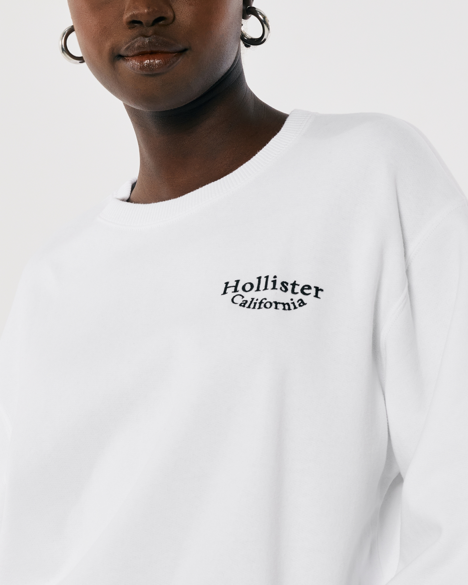 Women's Easy Embroidered Logo Crew Sweatshirt | Women's Clearance |  HollisterCo.com
