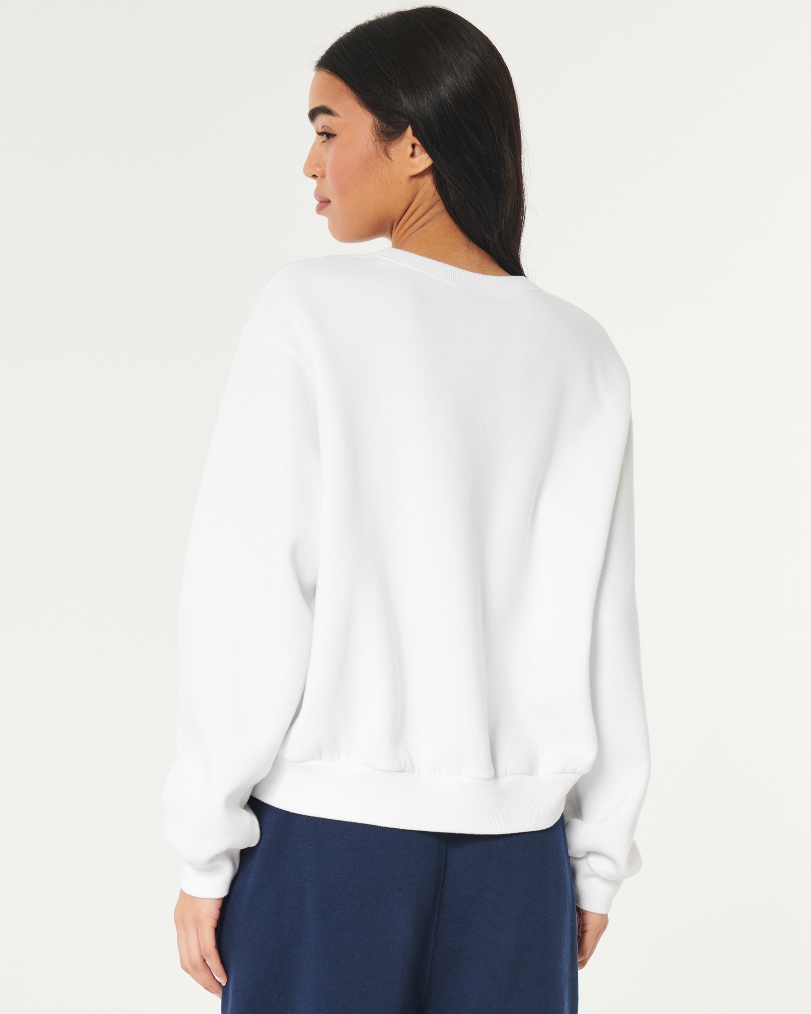 Hollister Crew Neck Sweatshirt HCO Snowflakes XS  Sweatshirts, Crewneck  sweatshirt women, Crew neck sweatshirt