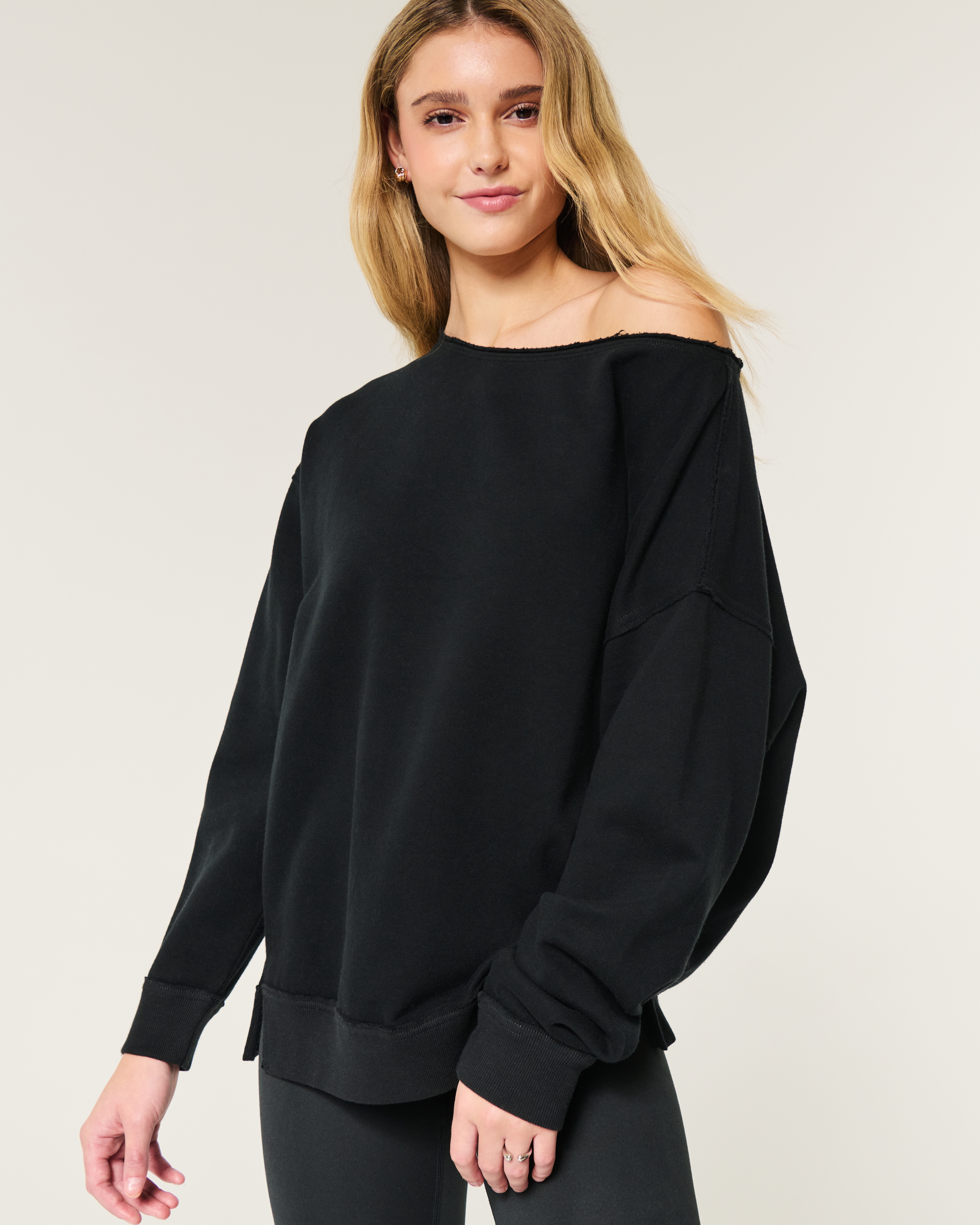 Women s Oversized Off The Shoulder Sweatshirt in Black Size M from Hollister