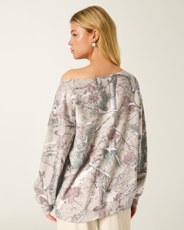 Oversized Off-the-Shoulder Camo Sweatshirt
