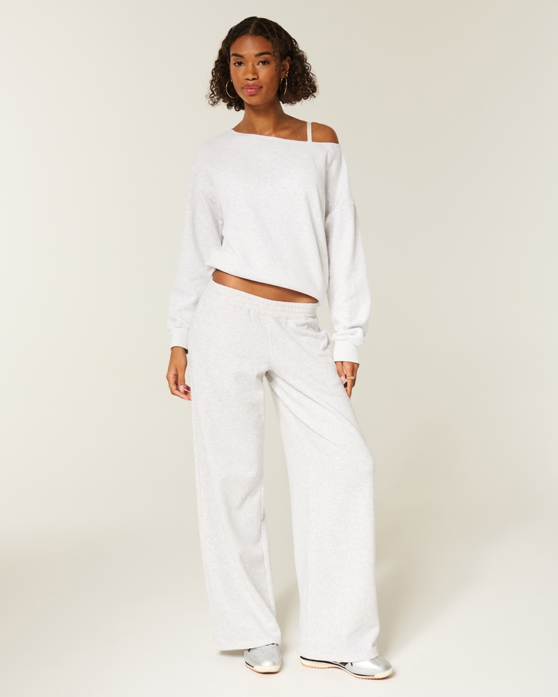 Oversized Off-the-Shoulder Sweatshirt