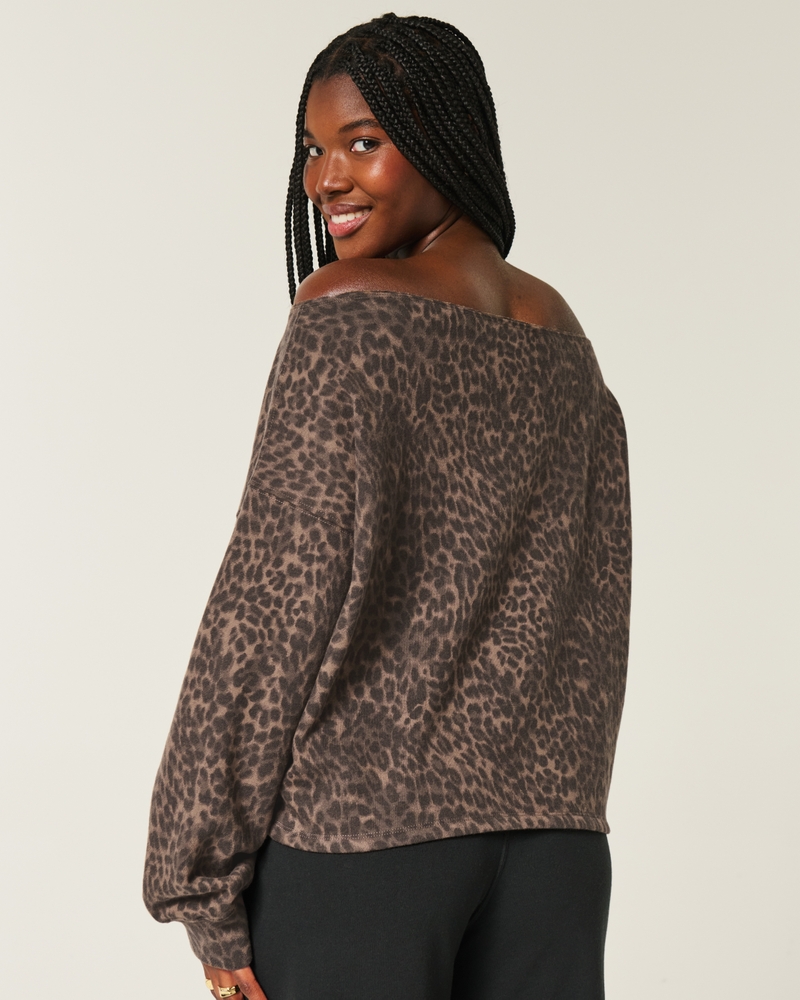 Easy Off-the-Shoulder Leopard Print Sweatshirt