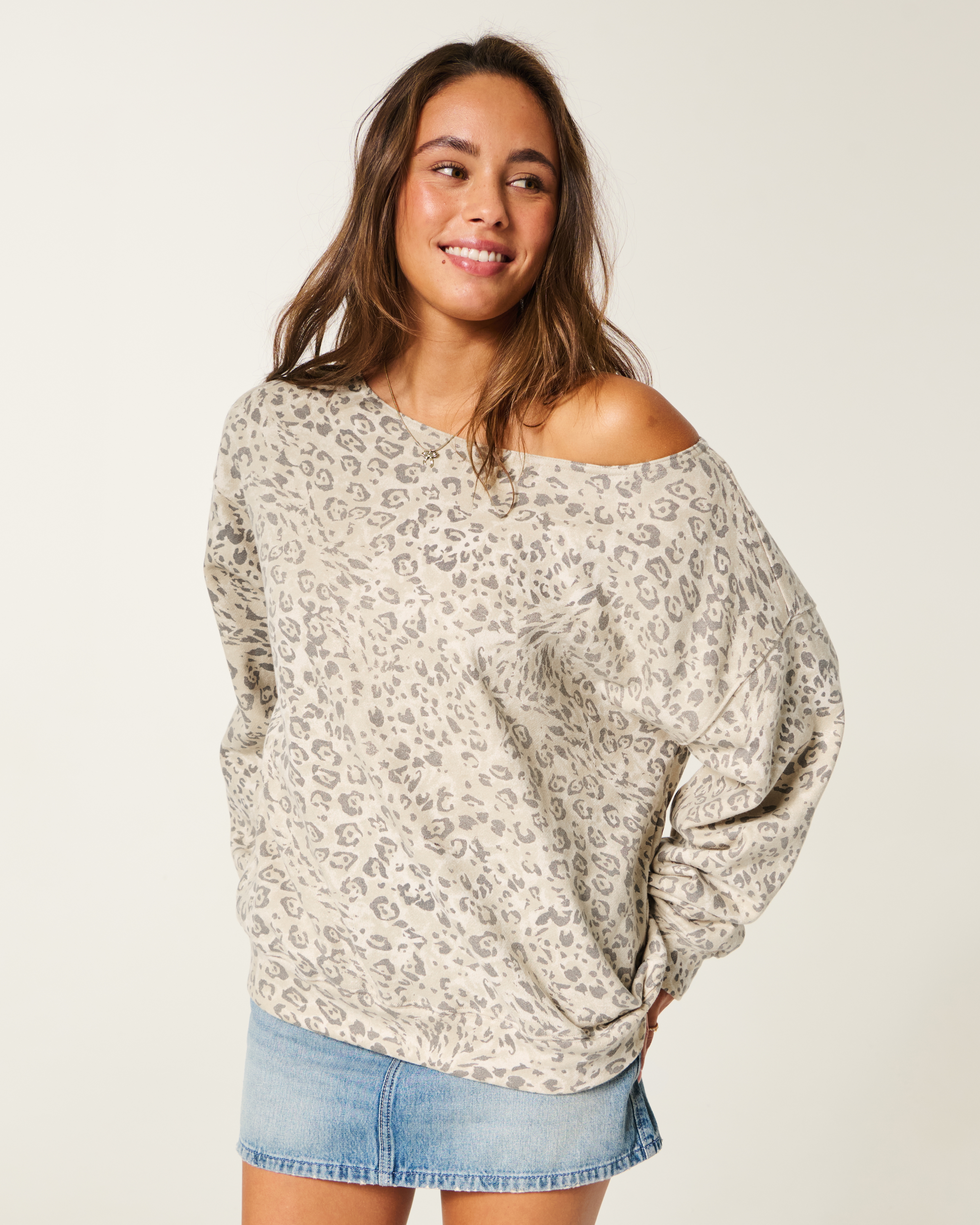 Oversized Off-the-Shoulder Leopard Print Sweatshirt