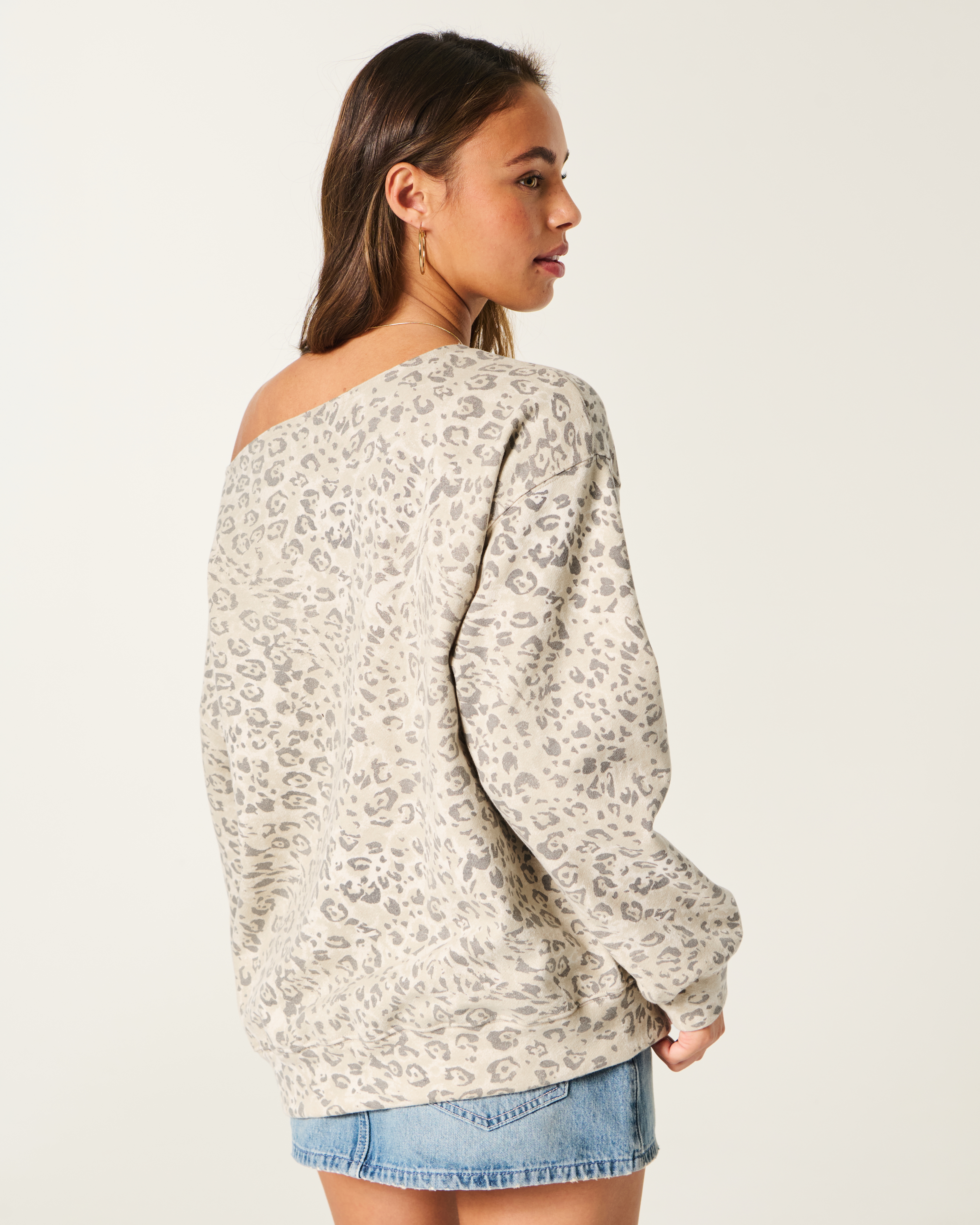 Hollister Oversized Off-the-shoulder Leopard Print Sweatshirt