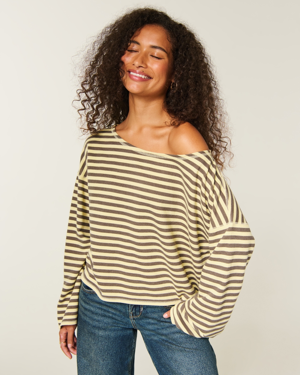 Easy Striped Off-the-Shoulder Sweatshirt