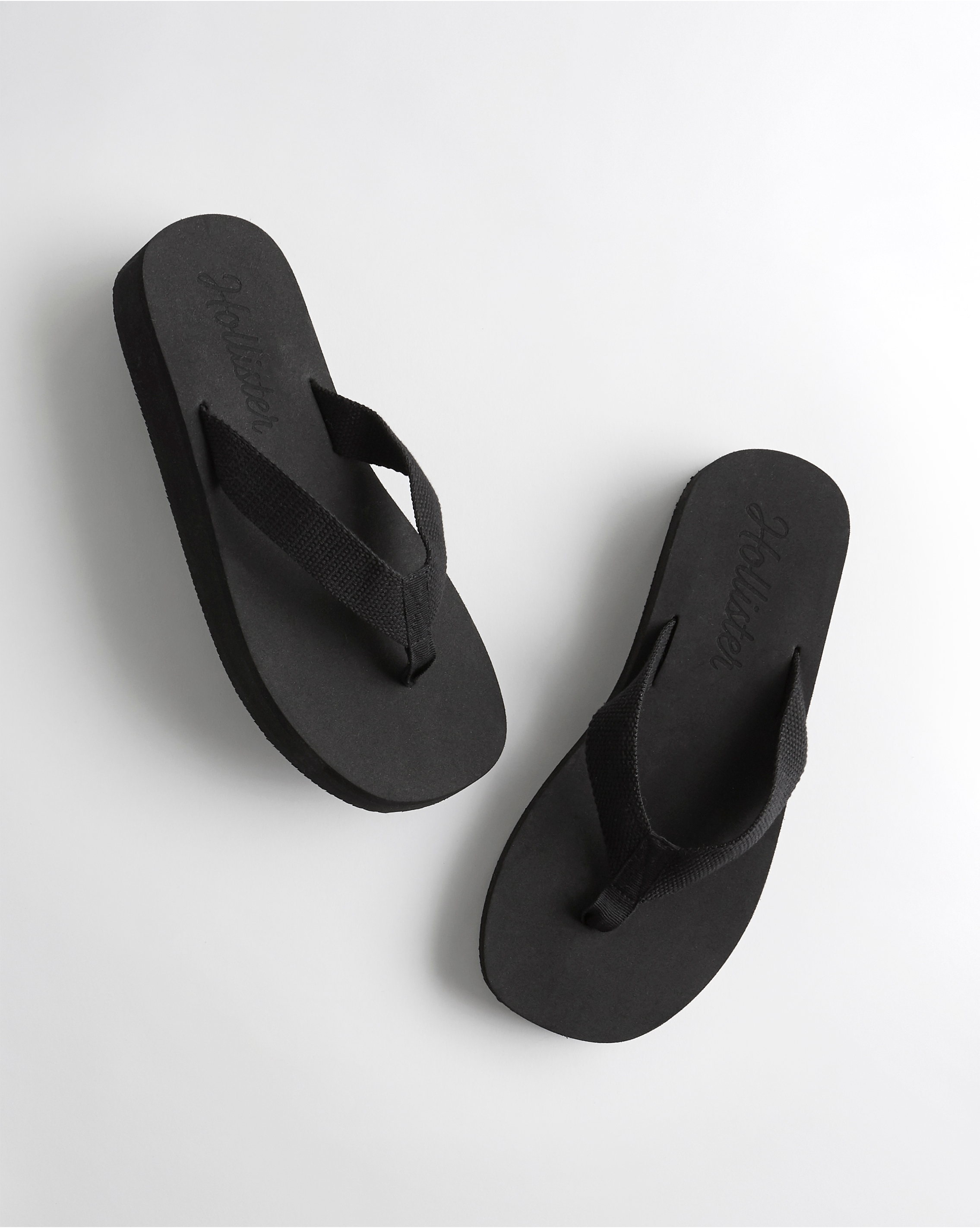 Hollister black clearance flip flops