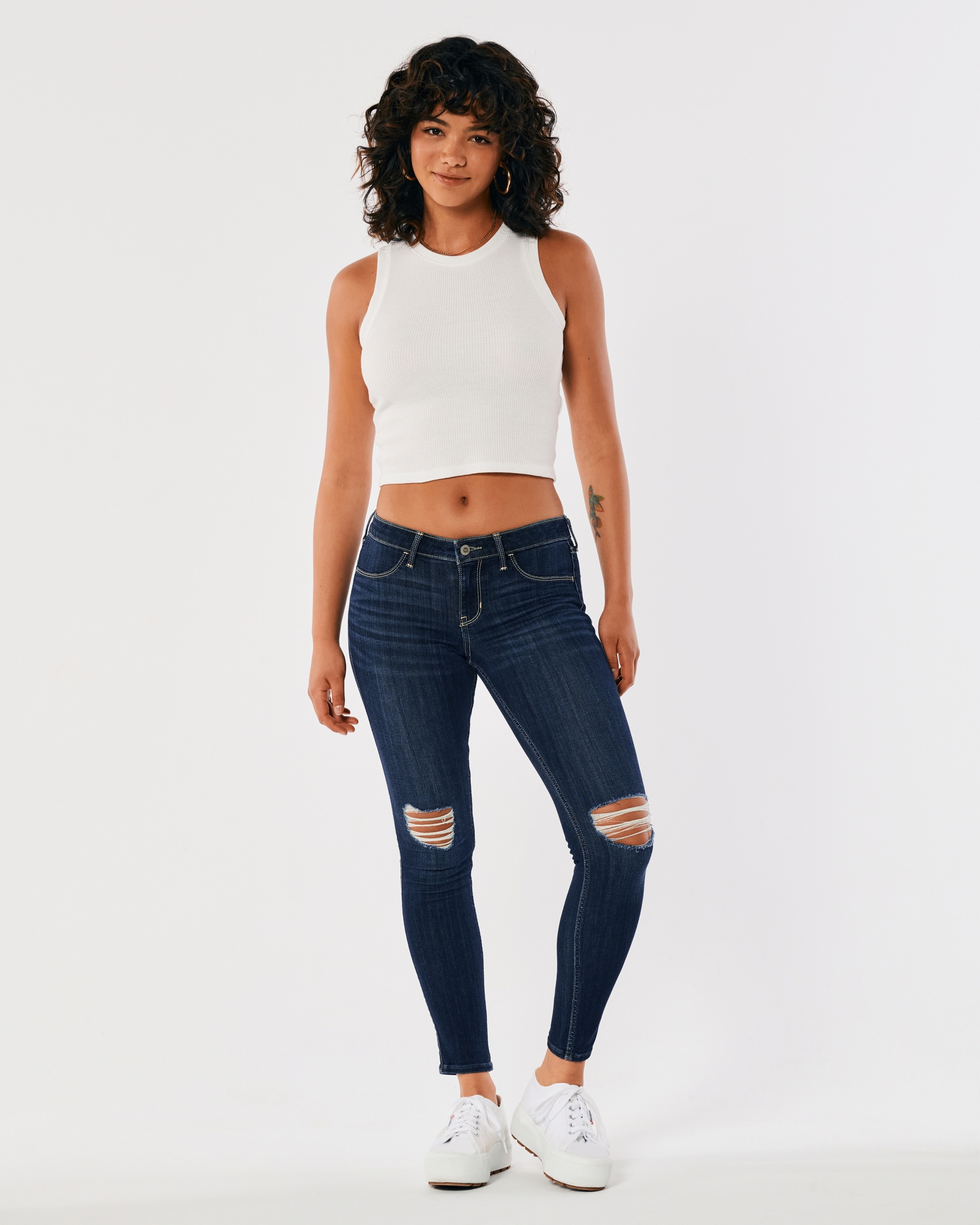 https://img.hollisterco.com/is/image/anf/KIC_355-1271-0678-278_model1.jpg?policy=product-extra-large