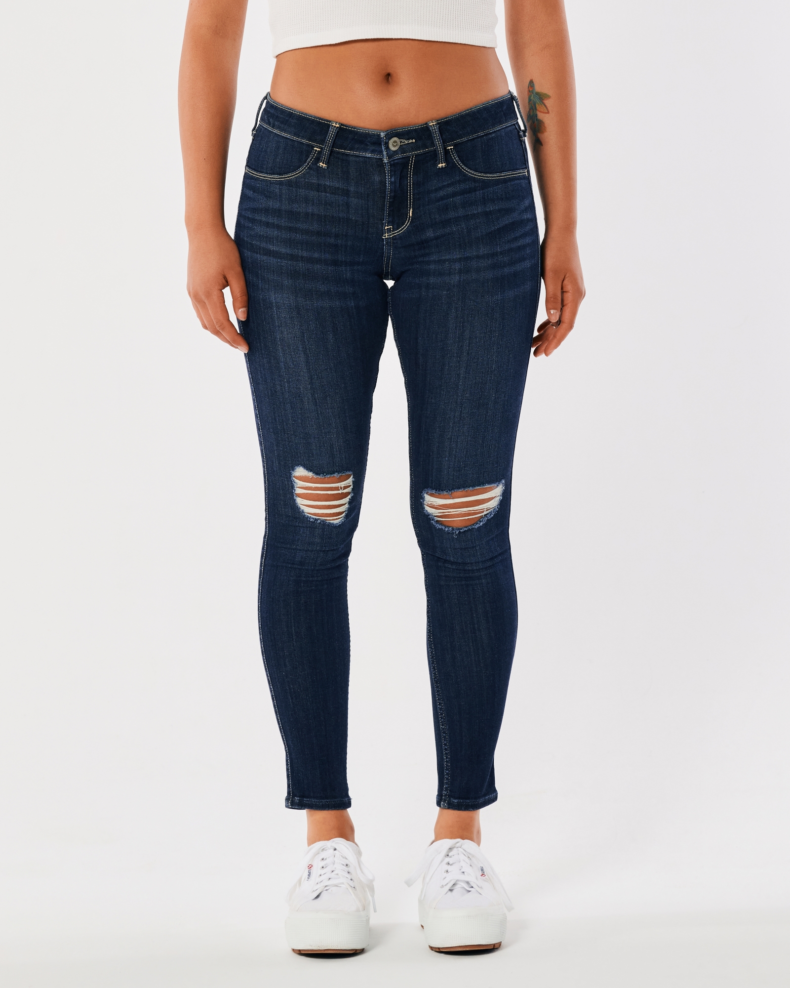 https://img.hollisterco.com/is/image/anf/KIC_355-1271-0678-278_model2.jpg?policy=product-extra-large