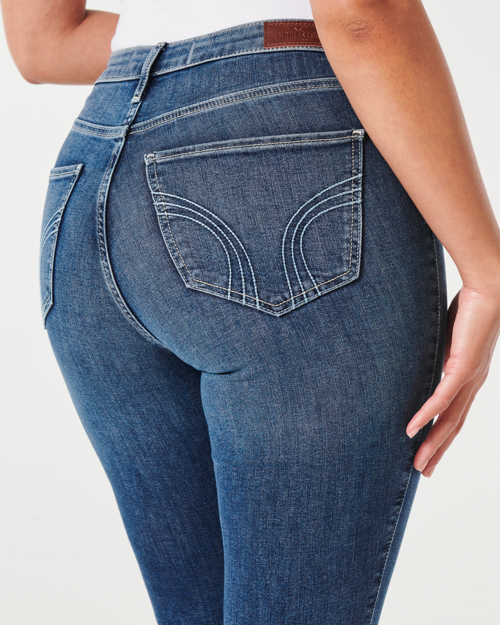 Women's Curvy High-Rise Medium Wash Super Skinny Jeans