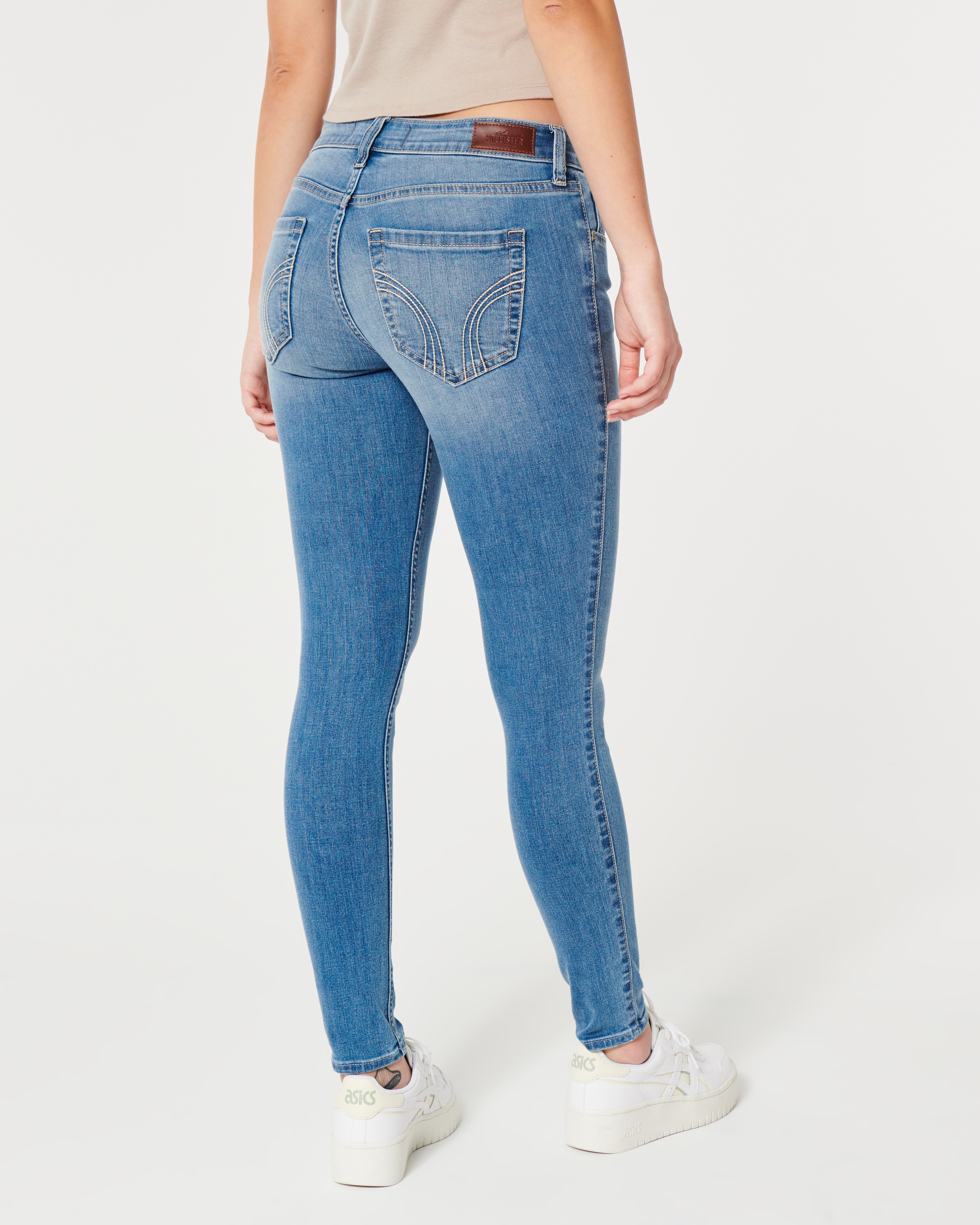 Curvy Low-Rise Medium Wash Super Skinny Jeans