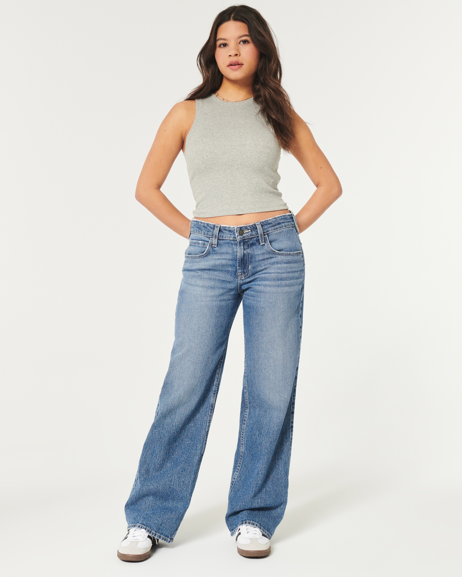 Women's Low-Rise Light Wash Baggy Jeans