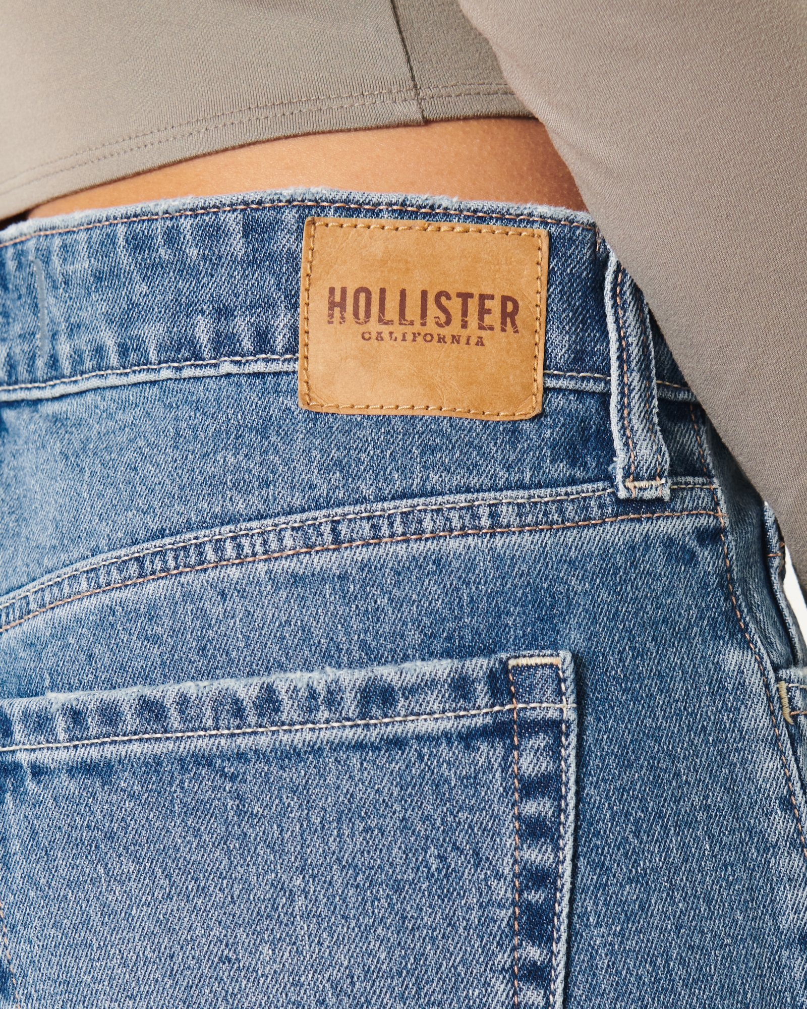 Hollister Lightweight Low-Rise Medium Wash Striped Baggy Jeans