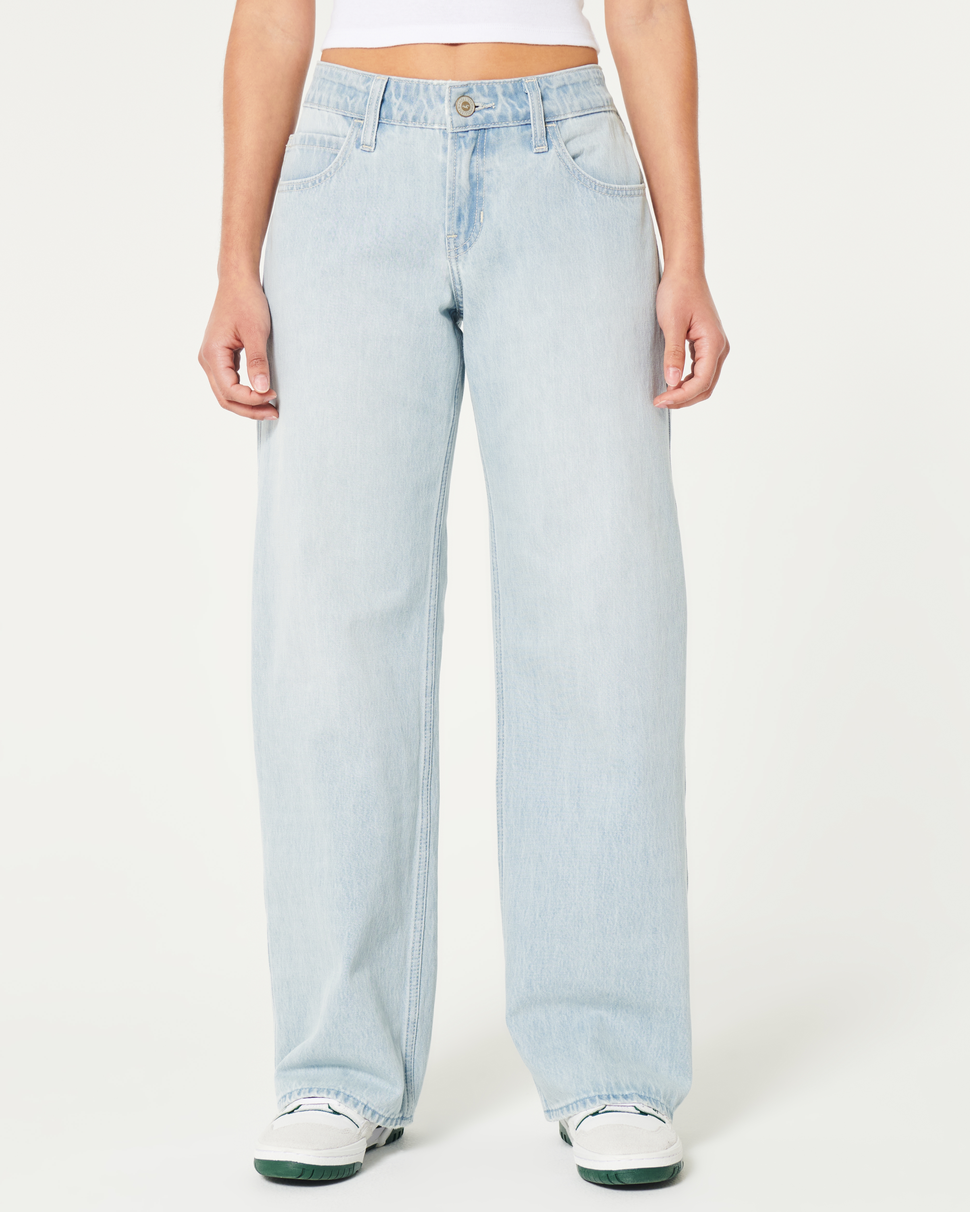 Low-Rise Light Wash Baggy Jeans