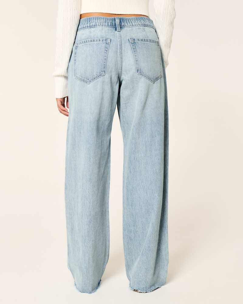 Low-Rise Light Wash Baggy Jeans