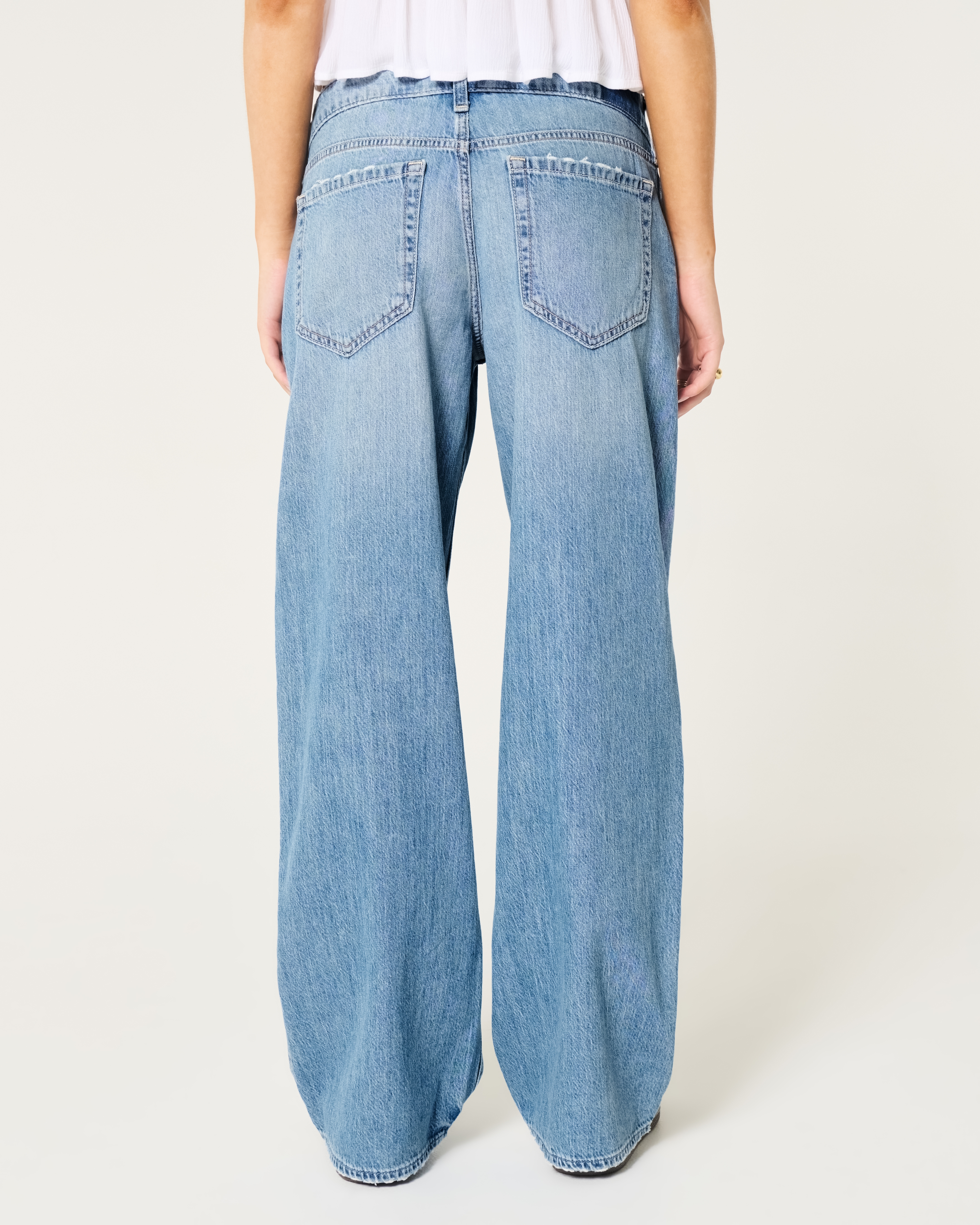 Low-Rise Lightweight Medium Wash Baggy Jeans