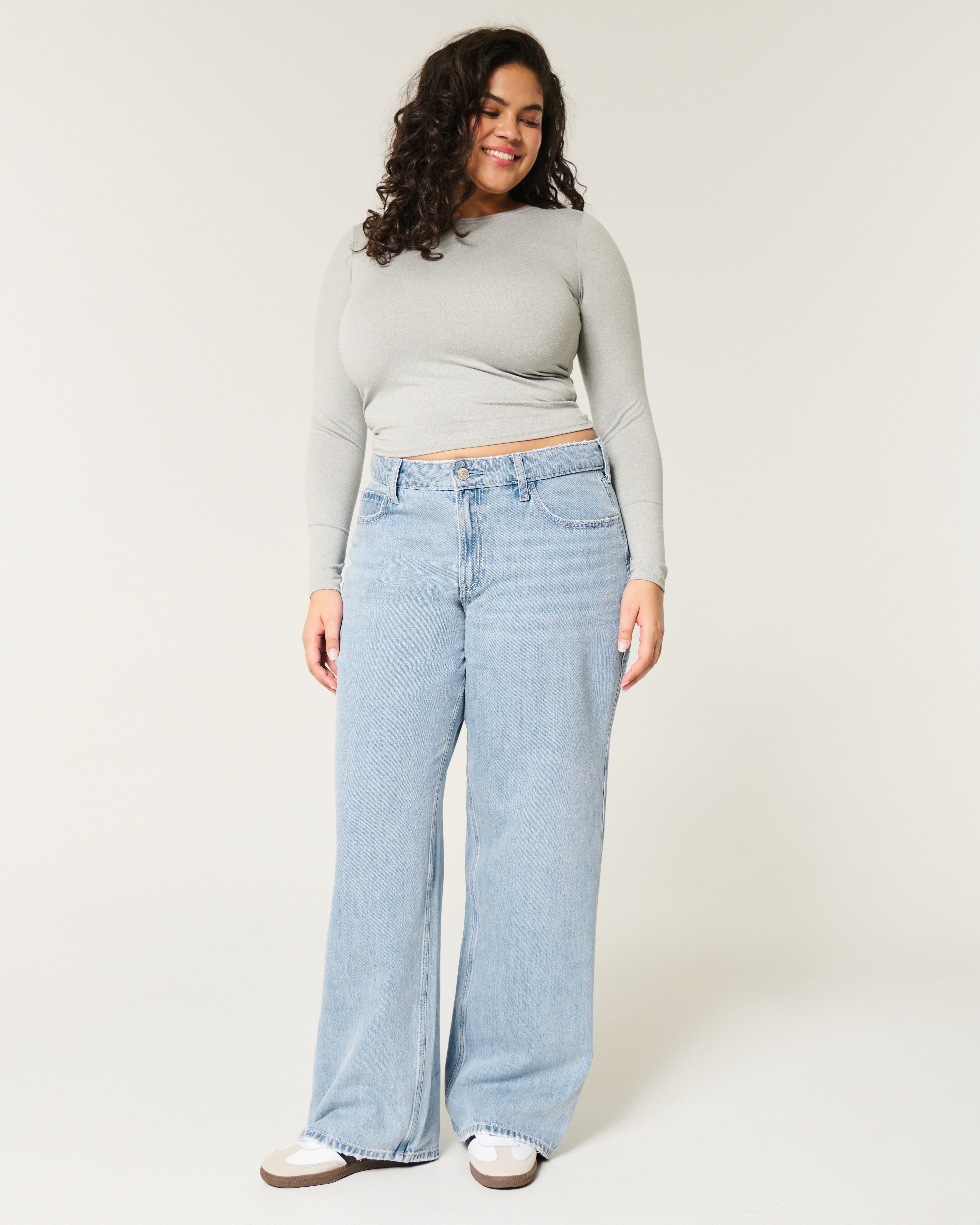 Curvy Mid-Rise Light Wash Baggy Jeans