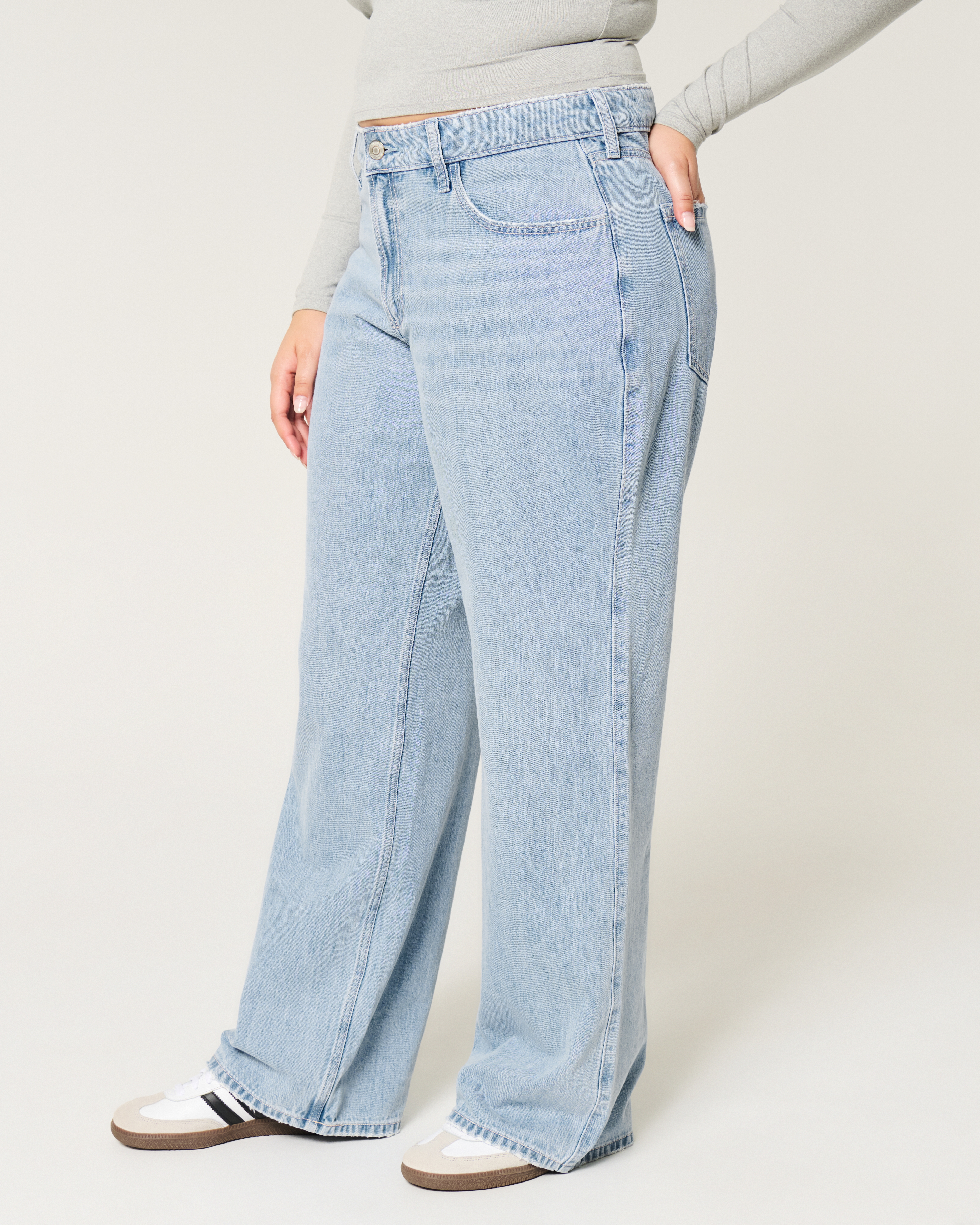 Curvy Mid-Rise Light Wash Baggy Jeans