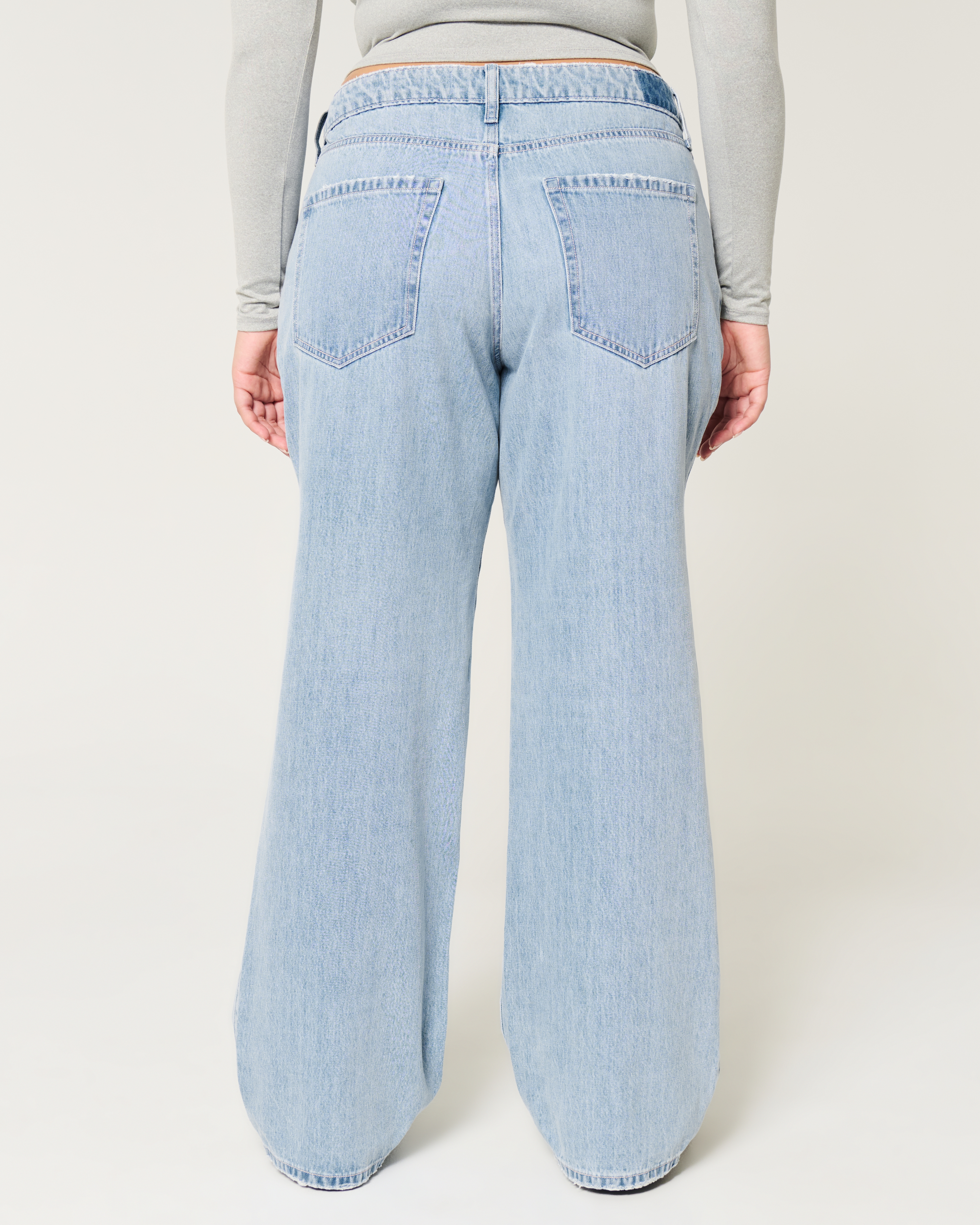 Curvy Mid-Rise Light Wash Baggy Jeans