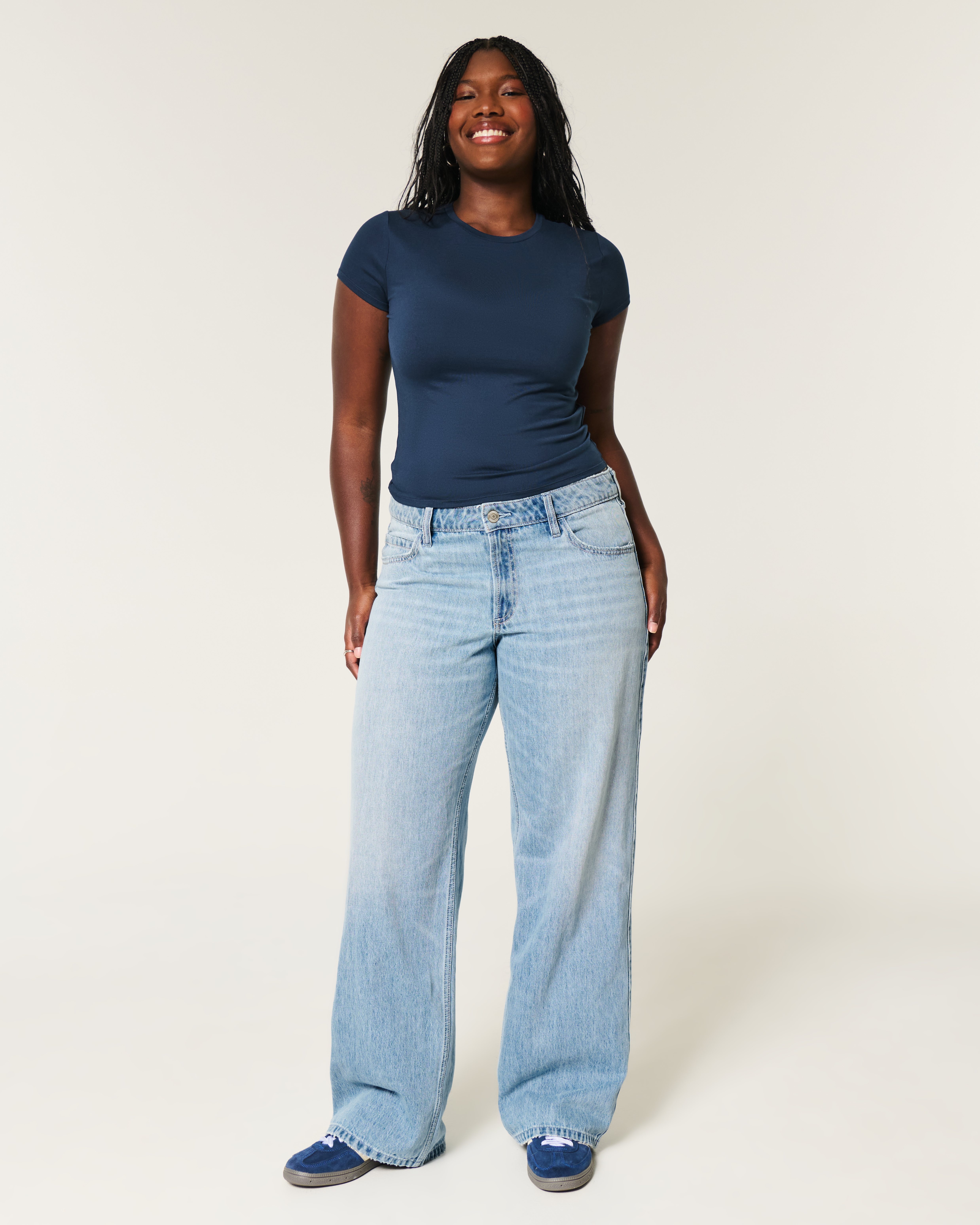 Curvy Mid-Rise Light Wash Baggy Jeans