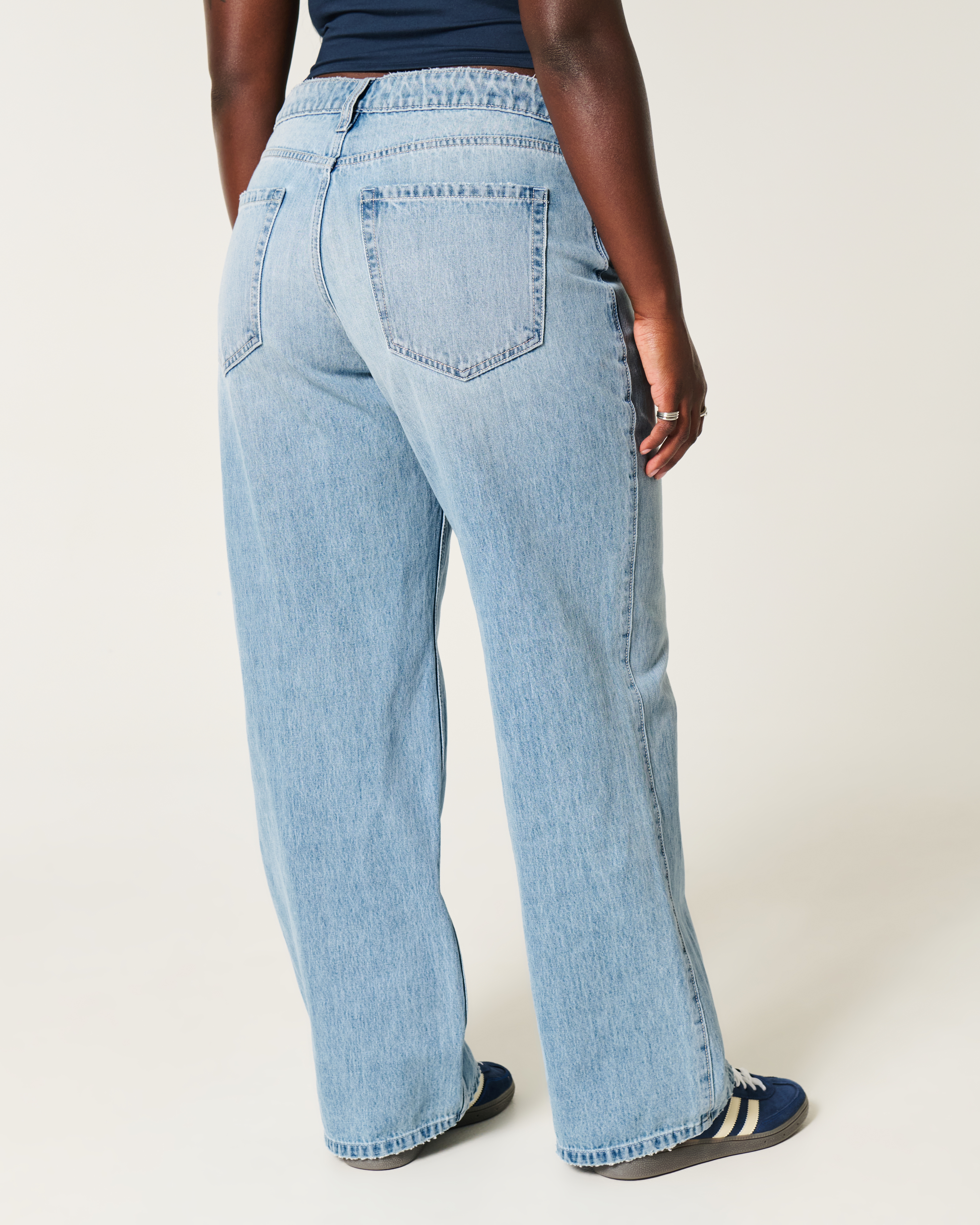 Curvy Mid-Rise Light Wash Baggy Jeans