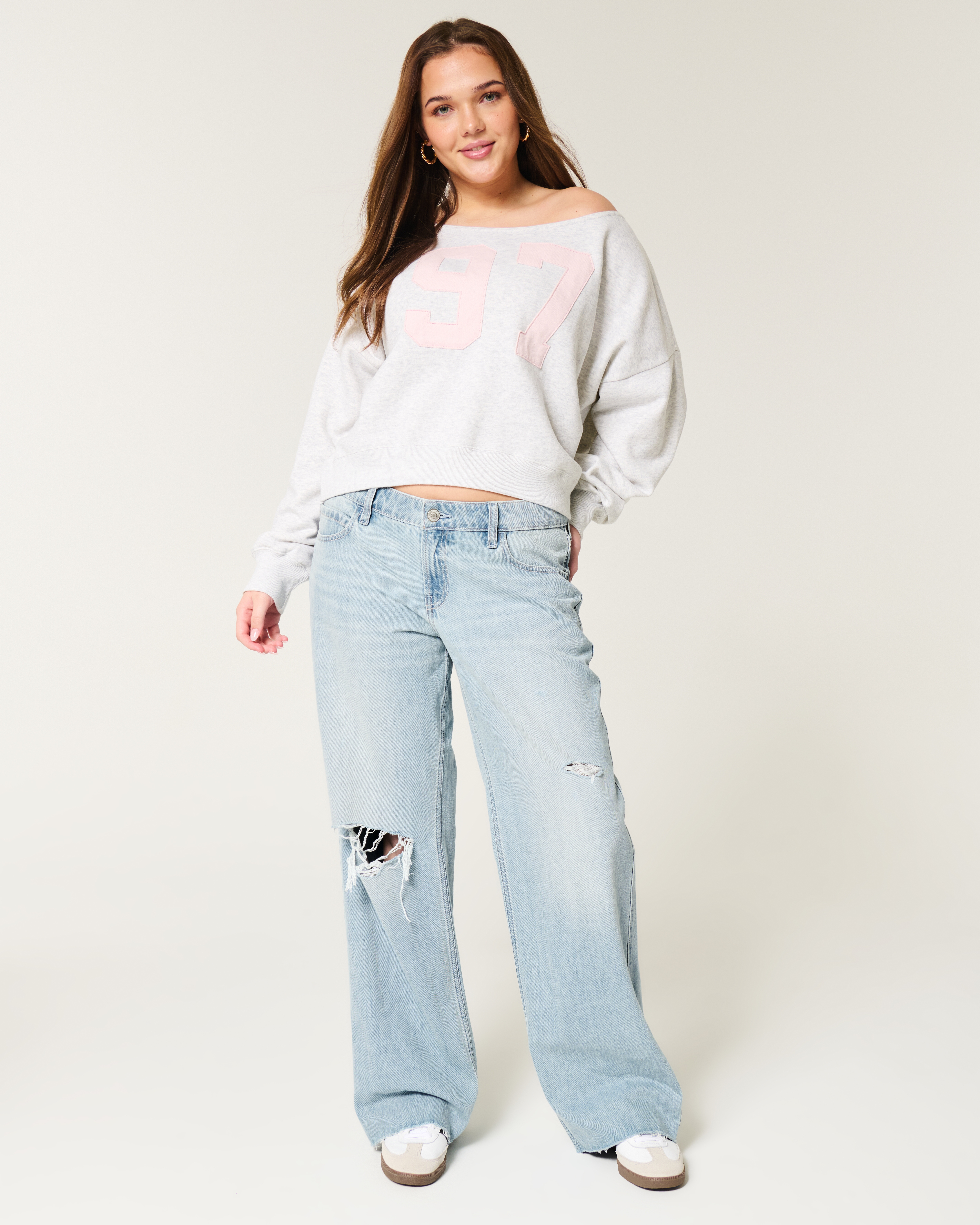 Low-Rise Ripped Light Wash Baggy Jeans