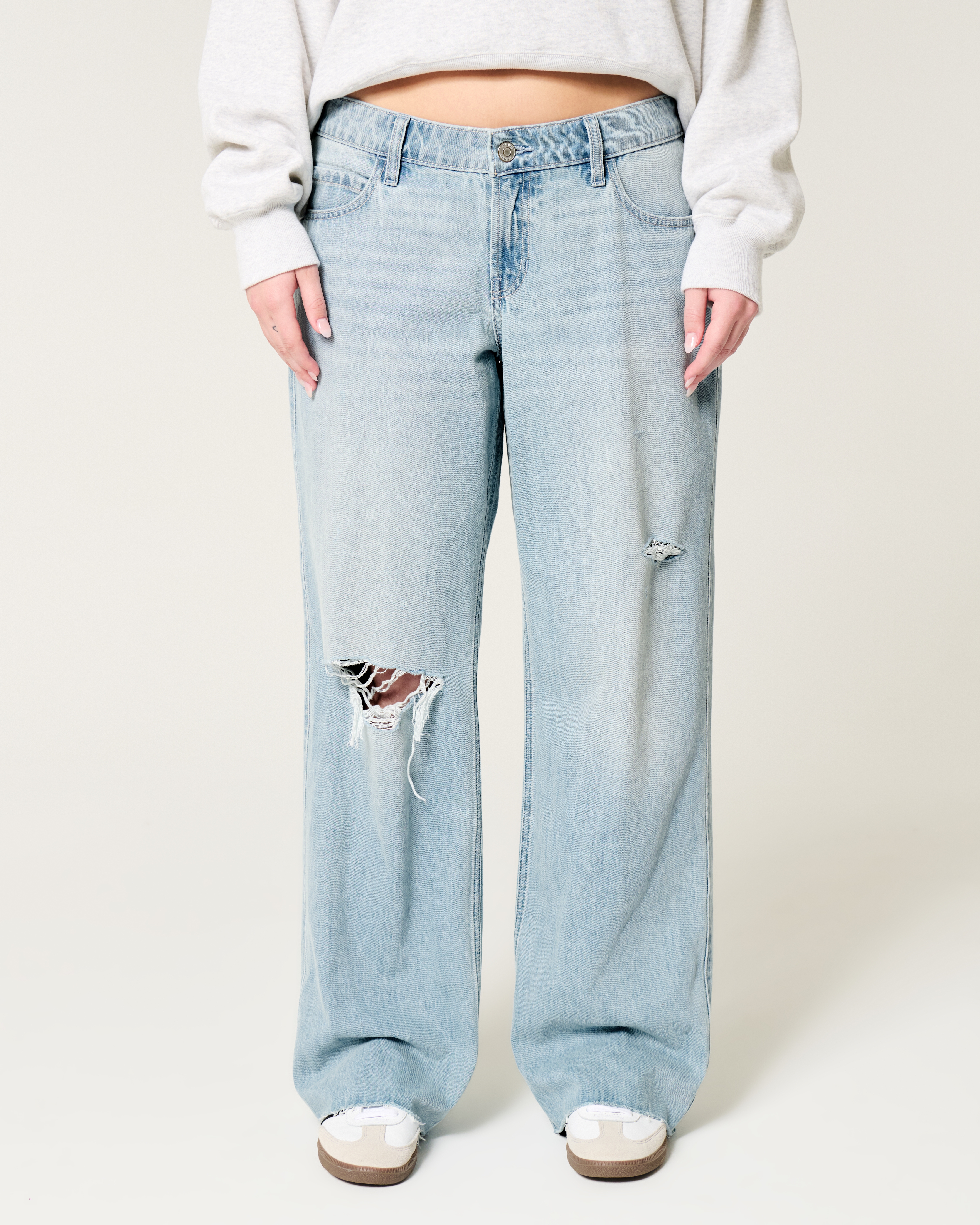 Low-Rise Ripped Light Wash Baggy Jeans