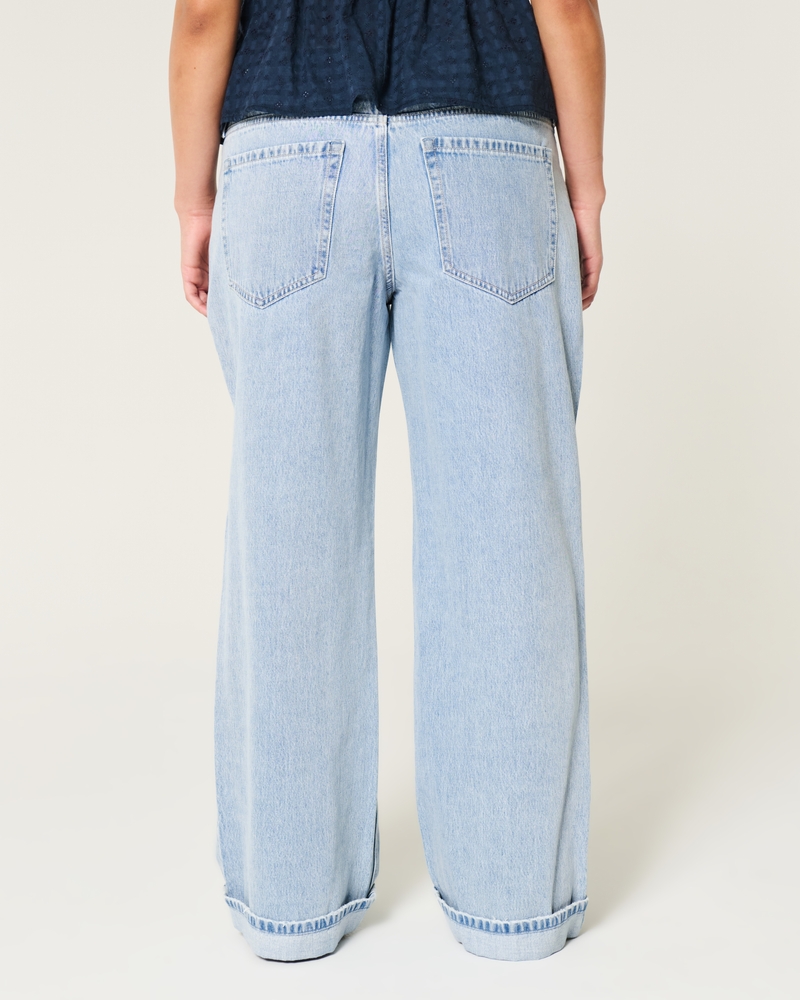Low-Rise Light Wash Baggy Jeans