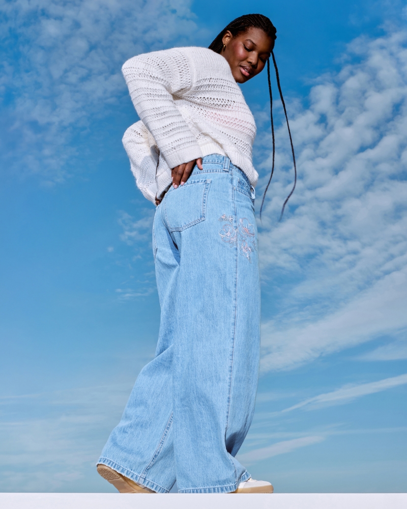 Low-Rise Floral Embroidered Medium Wash Super Baggy Jeans