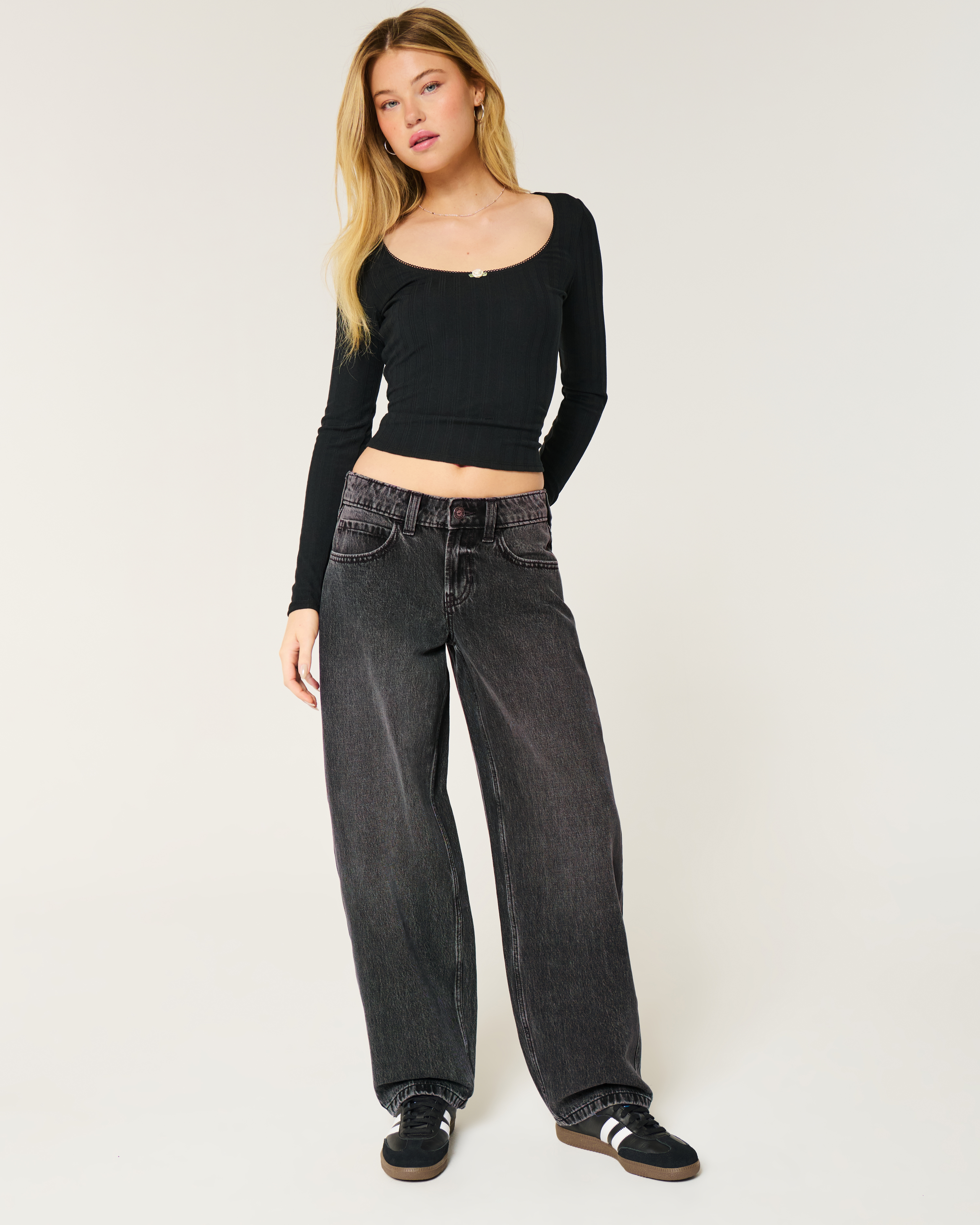 Low-Rise Tapered Baggy Jeans