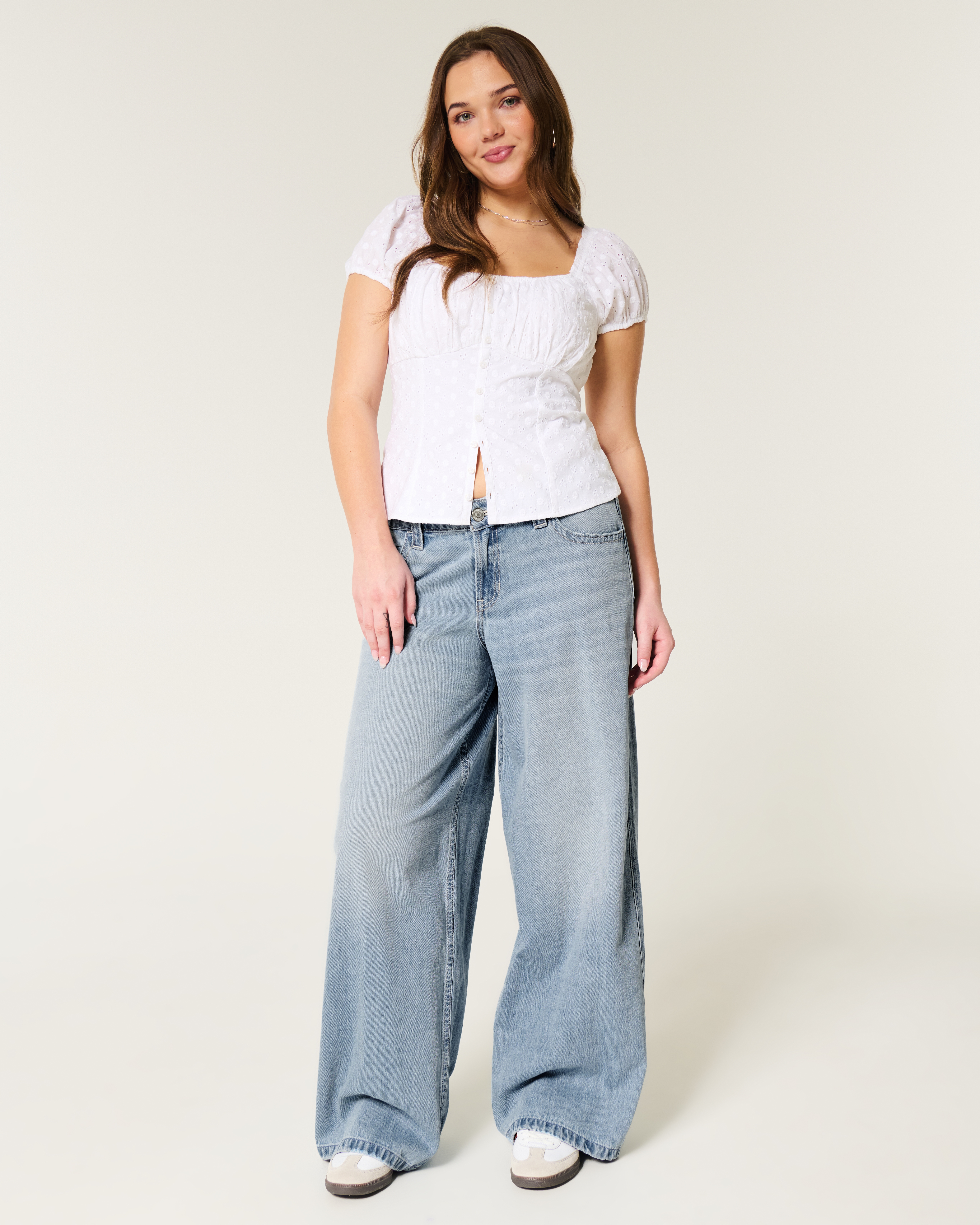 Low-Rise Light Wash Baggy Jeans