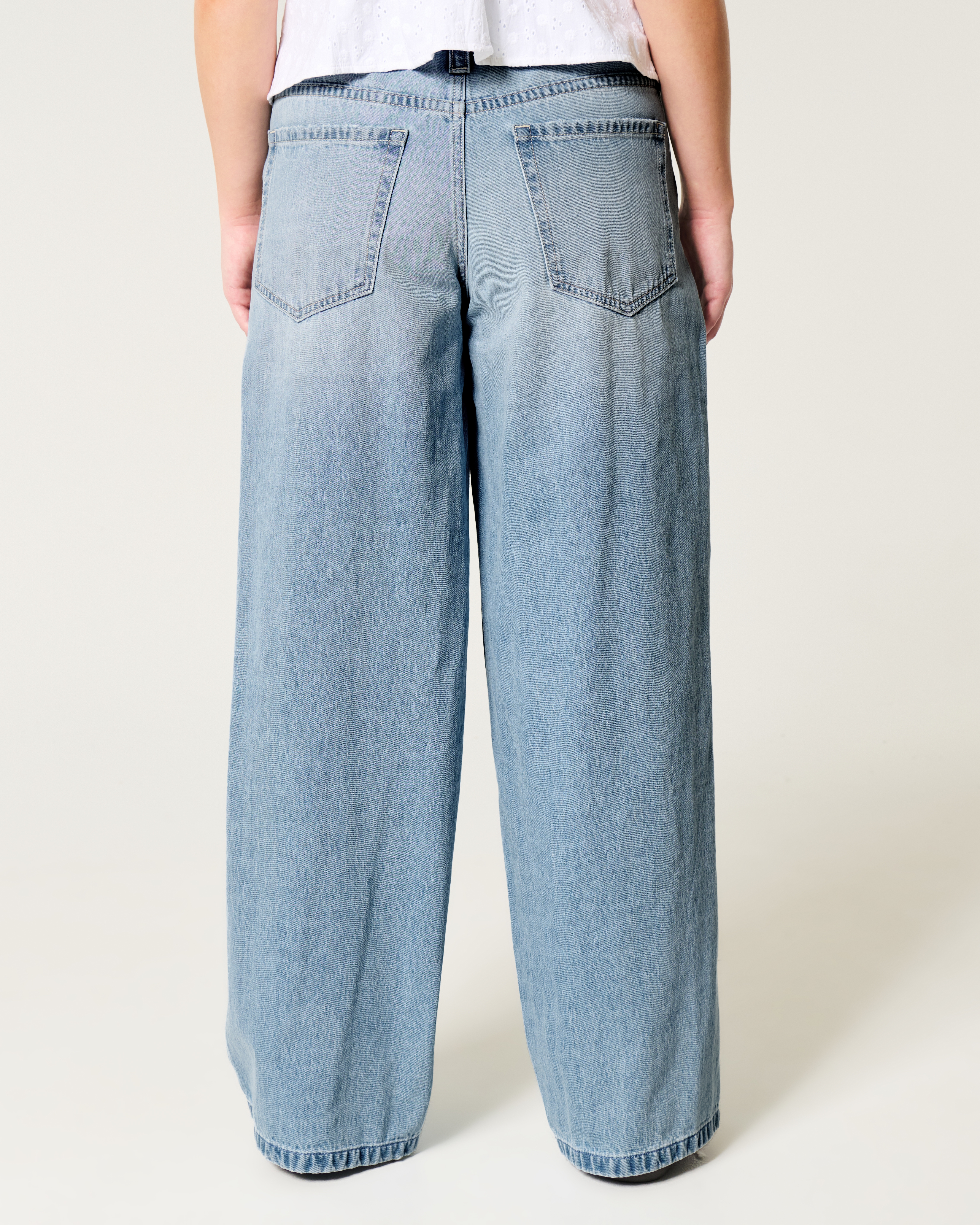 Low-Rise Light Wash Baggy Jeans