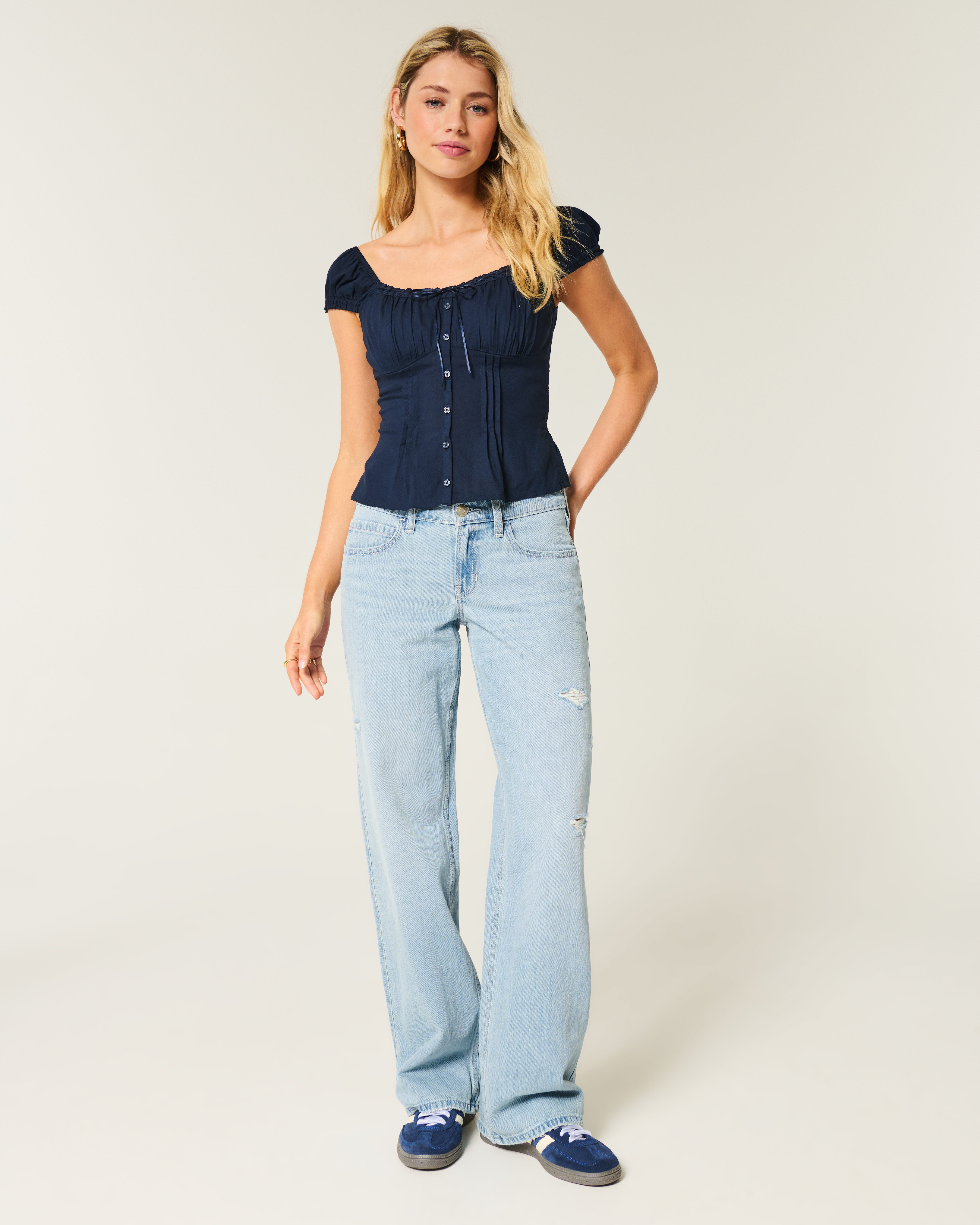 Low-Rise Distressed Light Wash Baggy Jeans