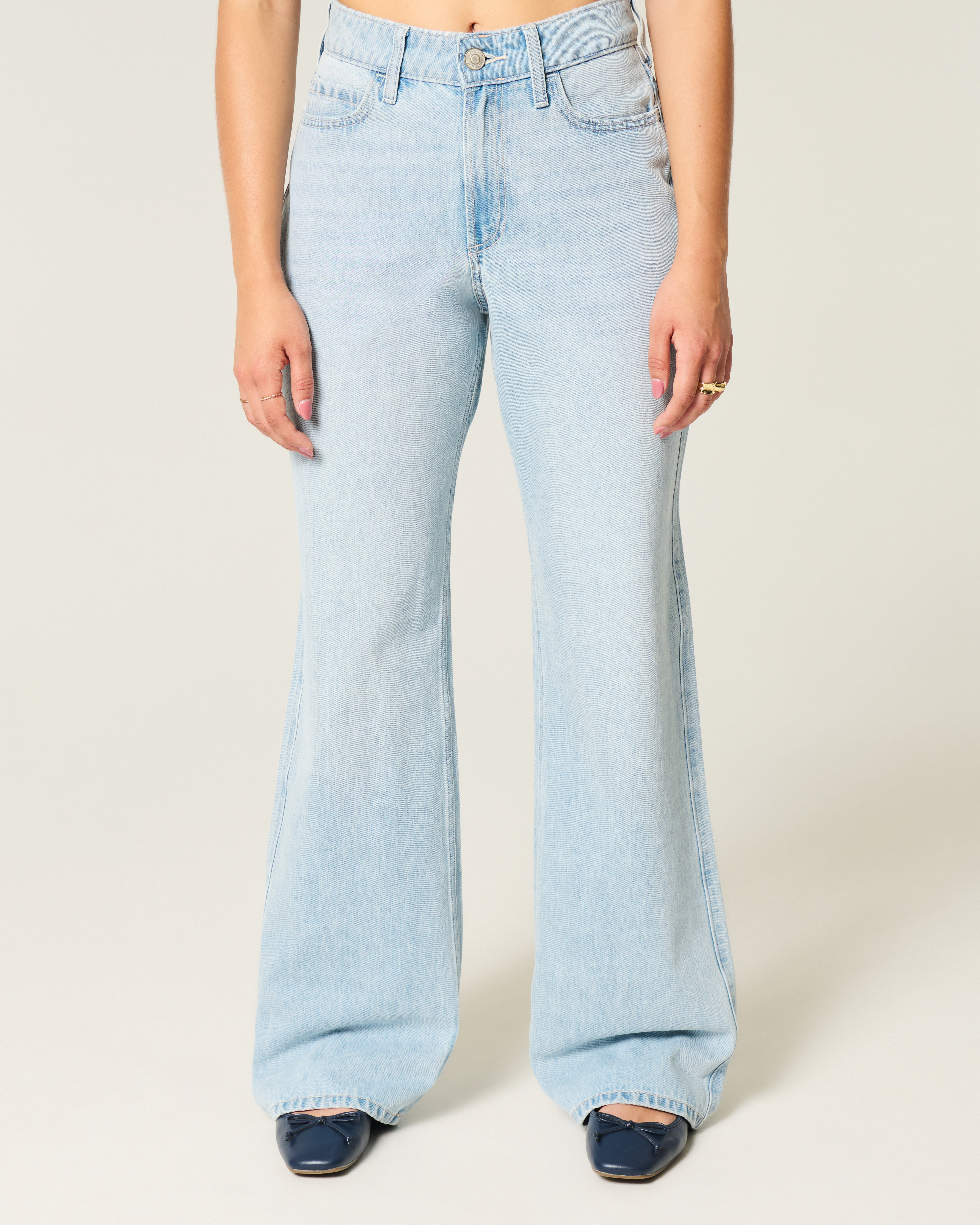 Curvy High-Rise Light Wash Baggy Jeans