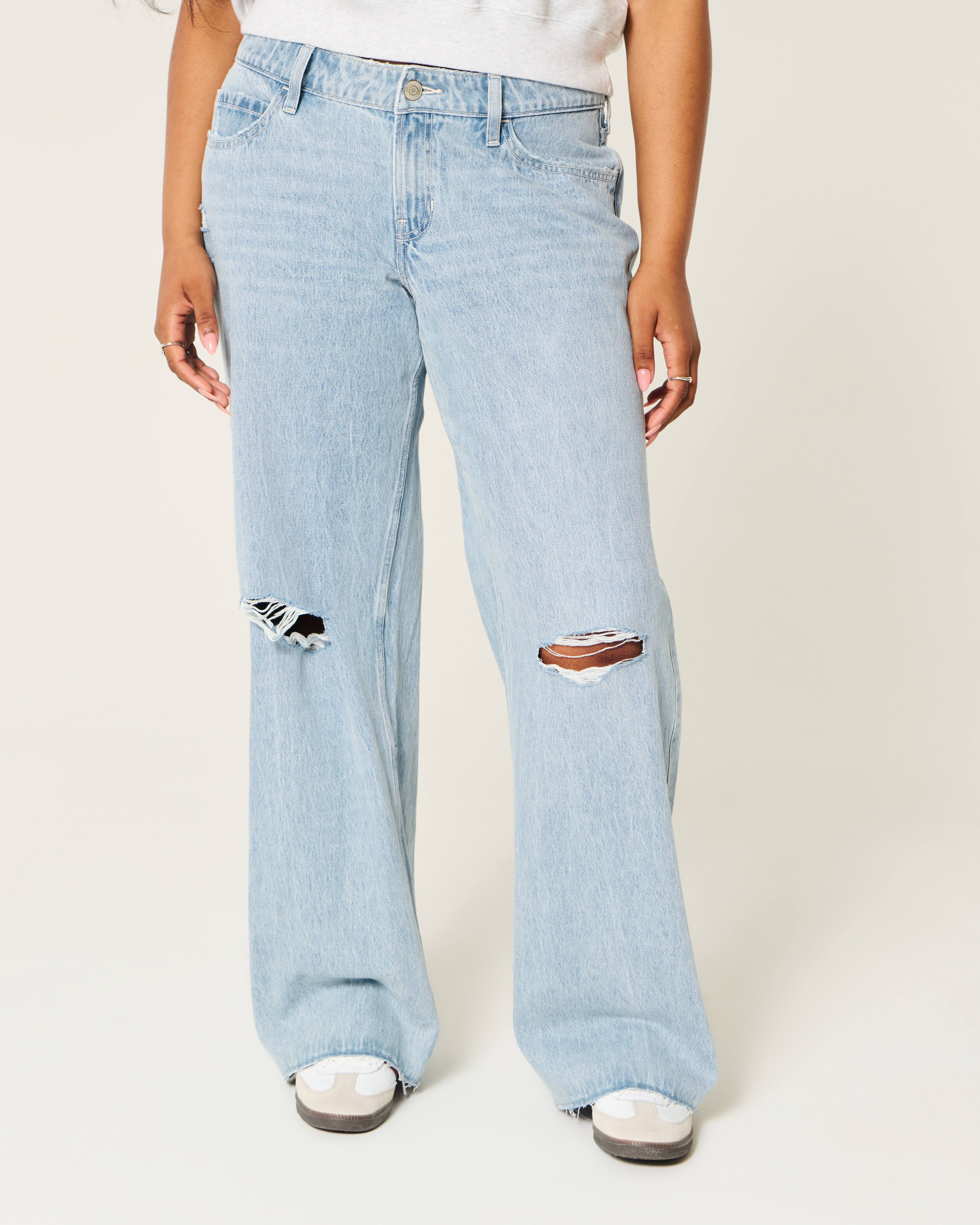 Low-Rise Ripped Light Wash Baggy Jeans