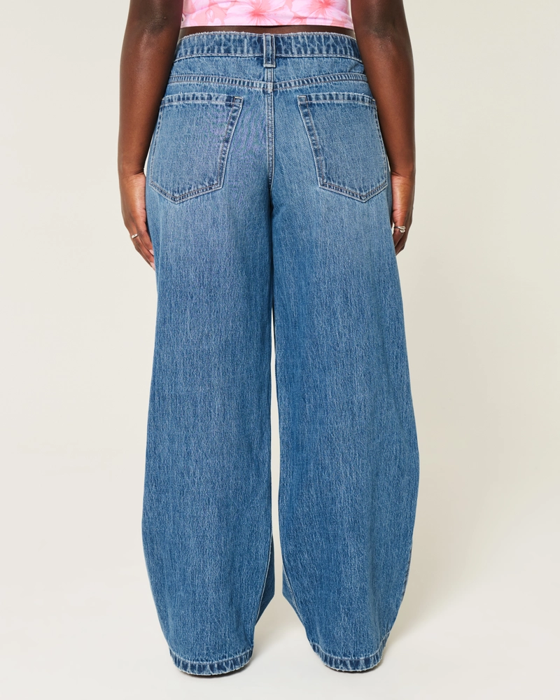 Curvy Low-Rise Medium Wash Super Baggy Jeans