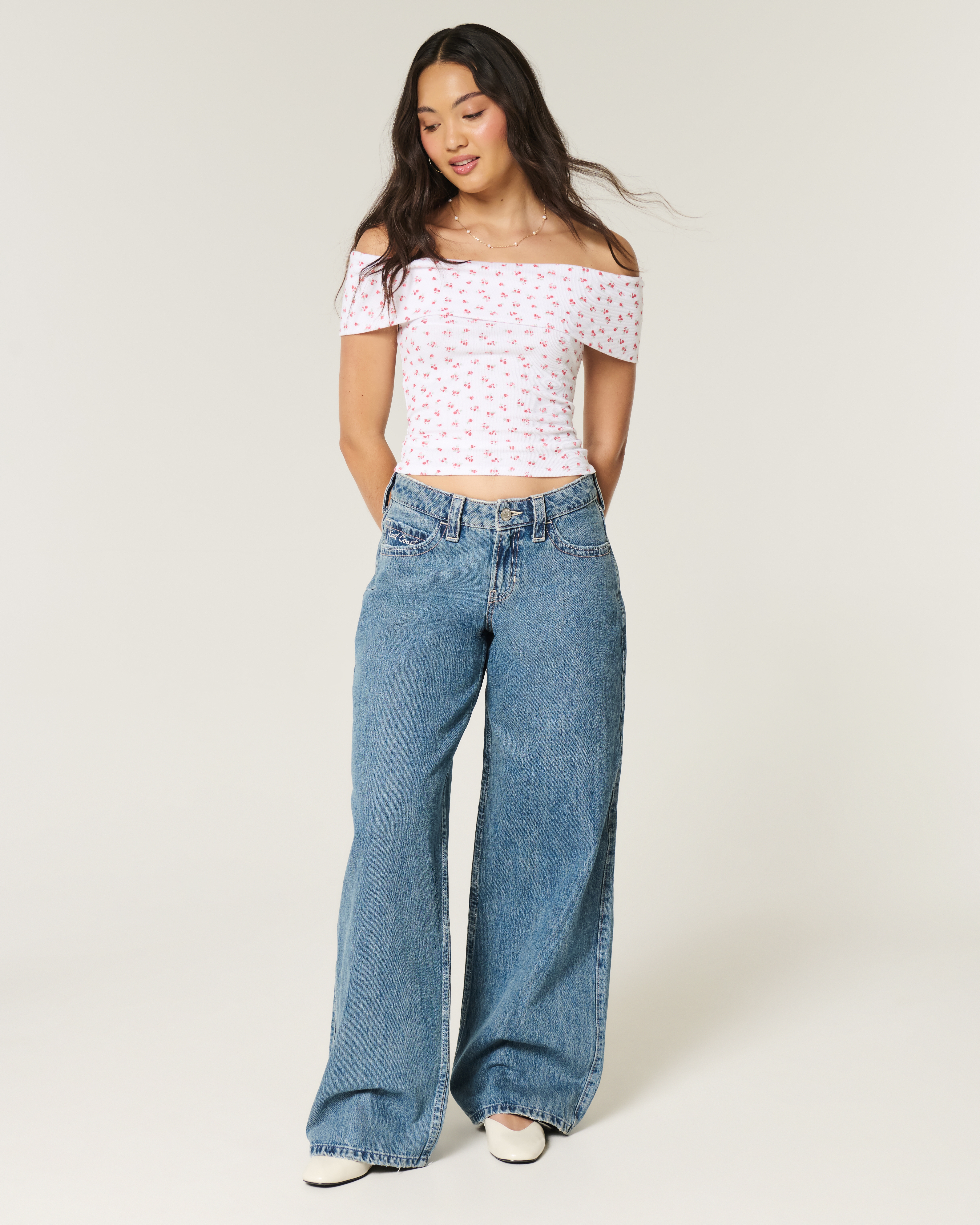 Curvy Low-Rise Medium Wash Shell Embroidery Super Baggy Jeans