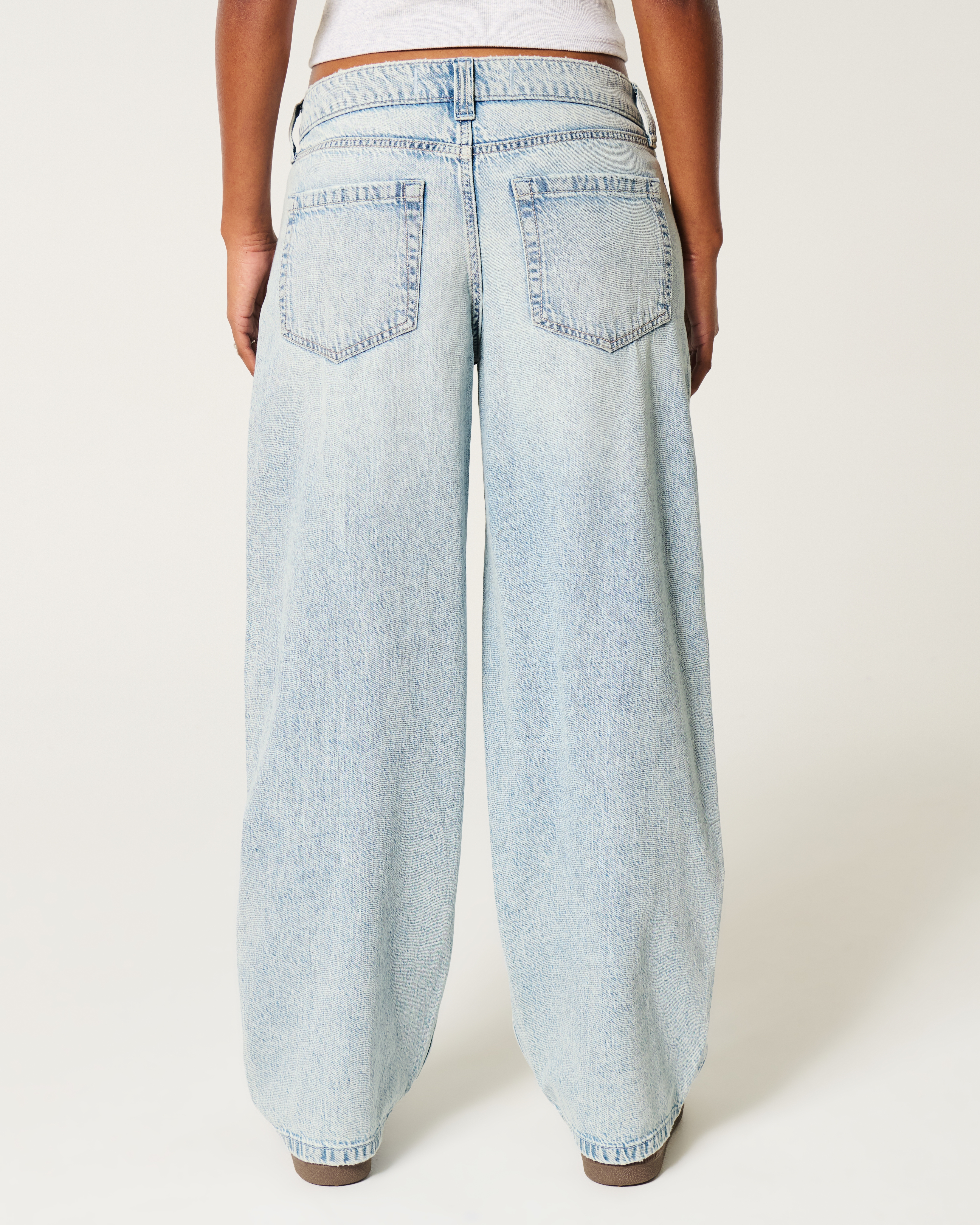 Low-Rise Light Wash Tapered Baggy Jeans