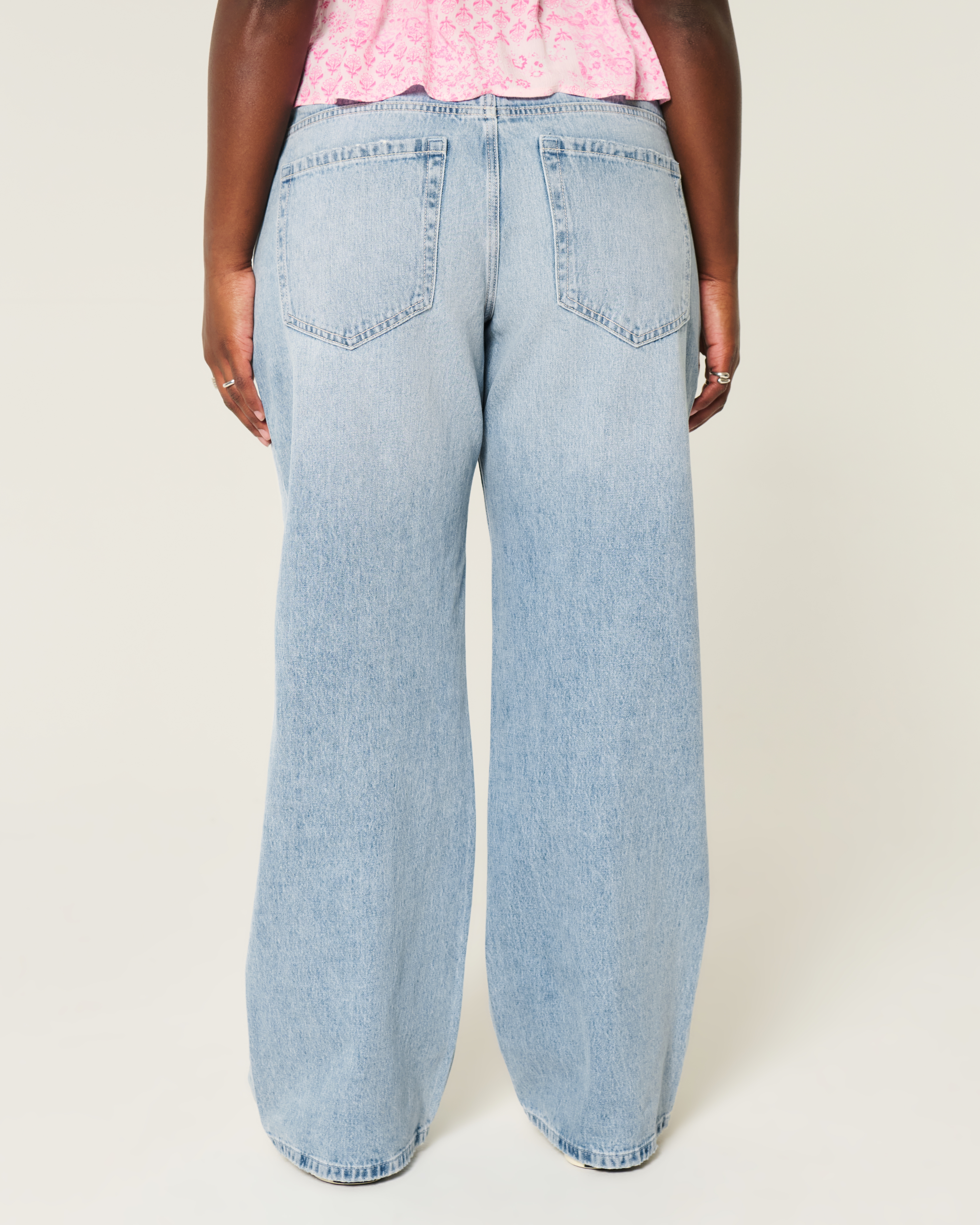 Curvy Low-Rise Light Wash Baggy Jeans