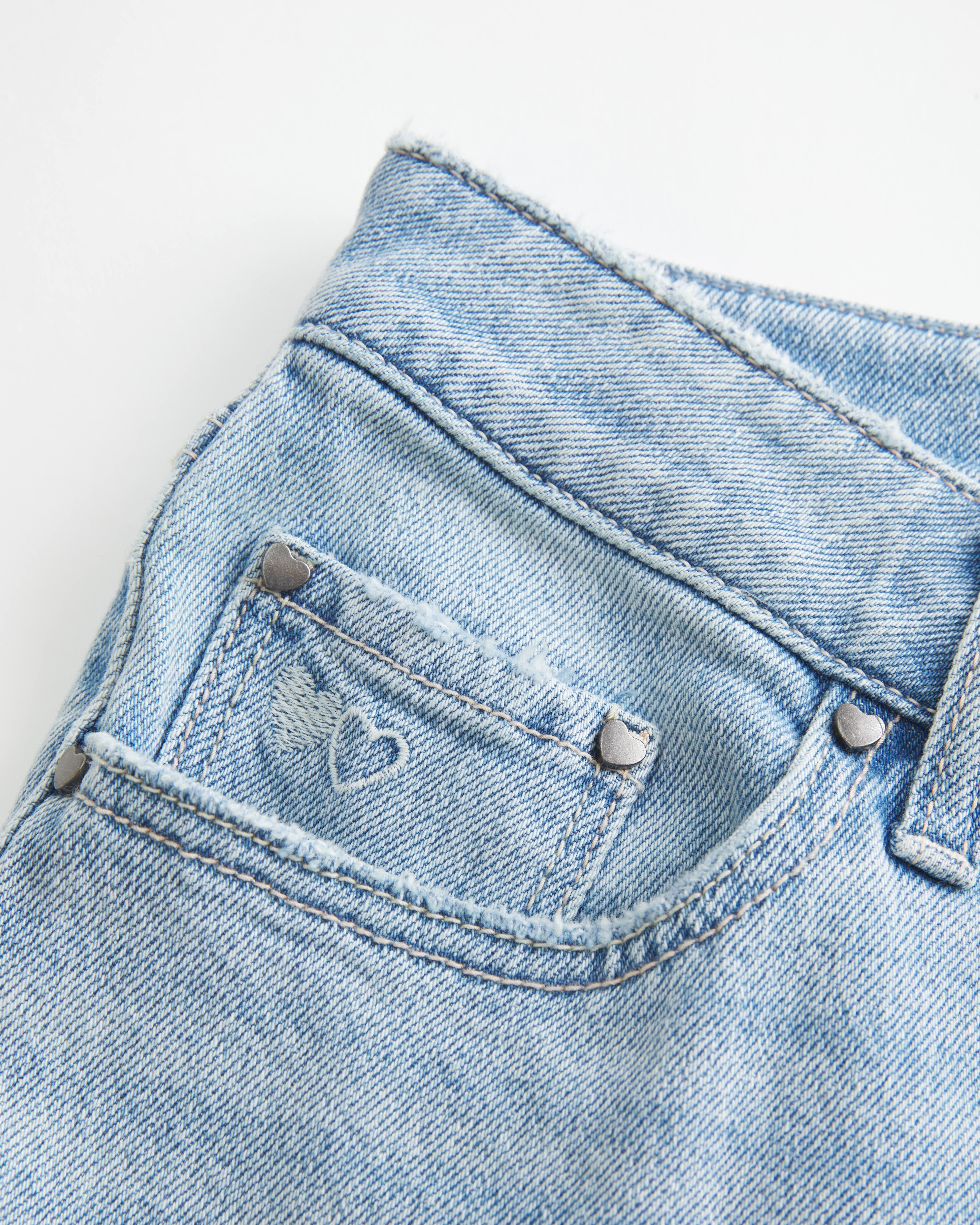 Low-Rise Light Wash Heart Embroidered Straight Jeans