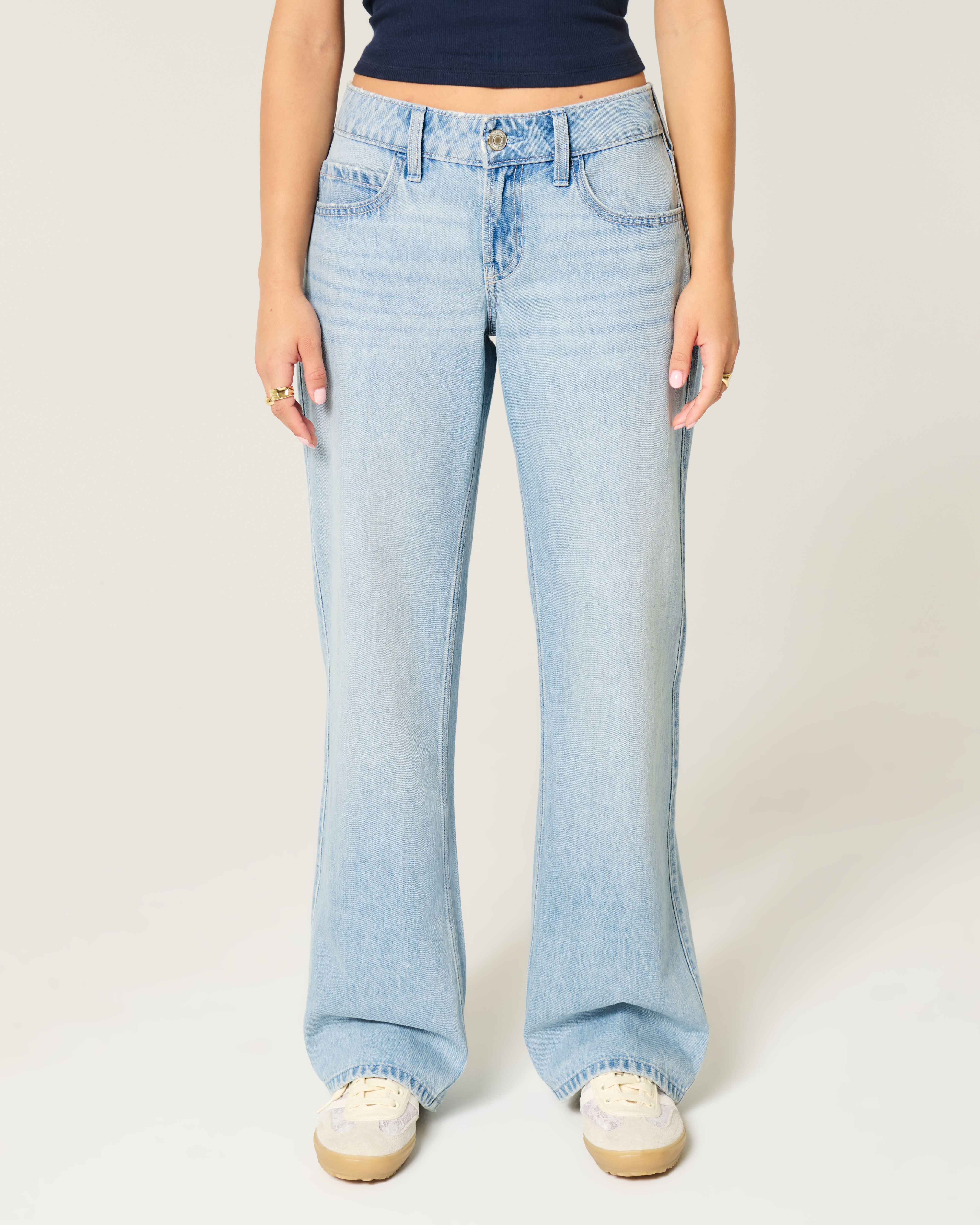 Low-Rise Light Wash Baggy Jeans