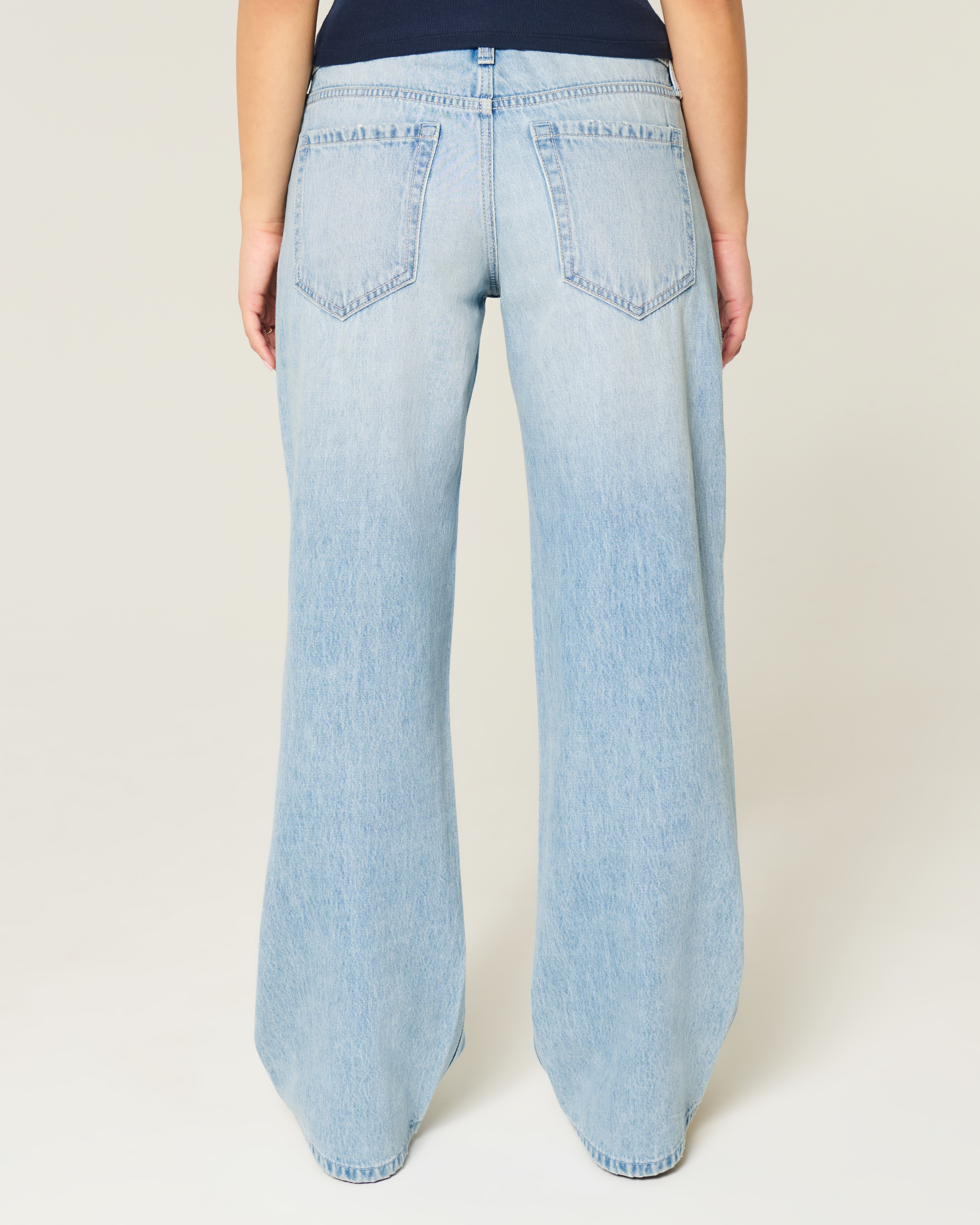 Low-Rise Light Wash Baggy Jeans