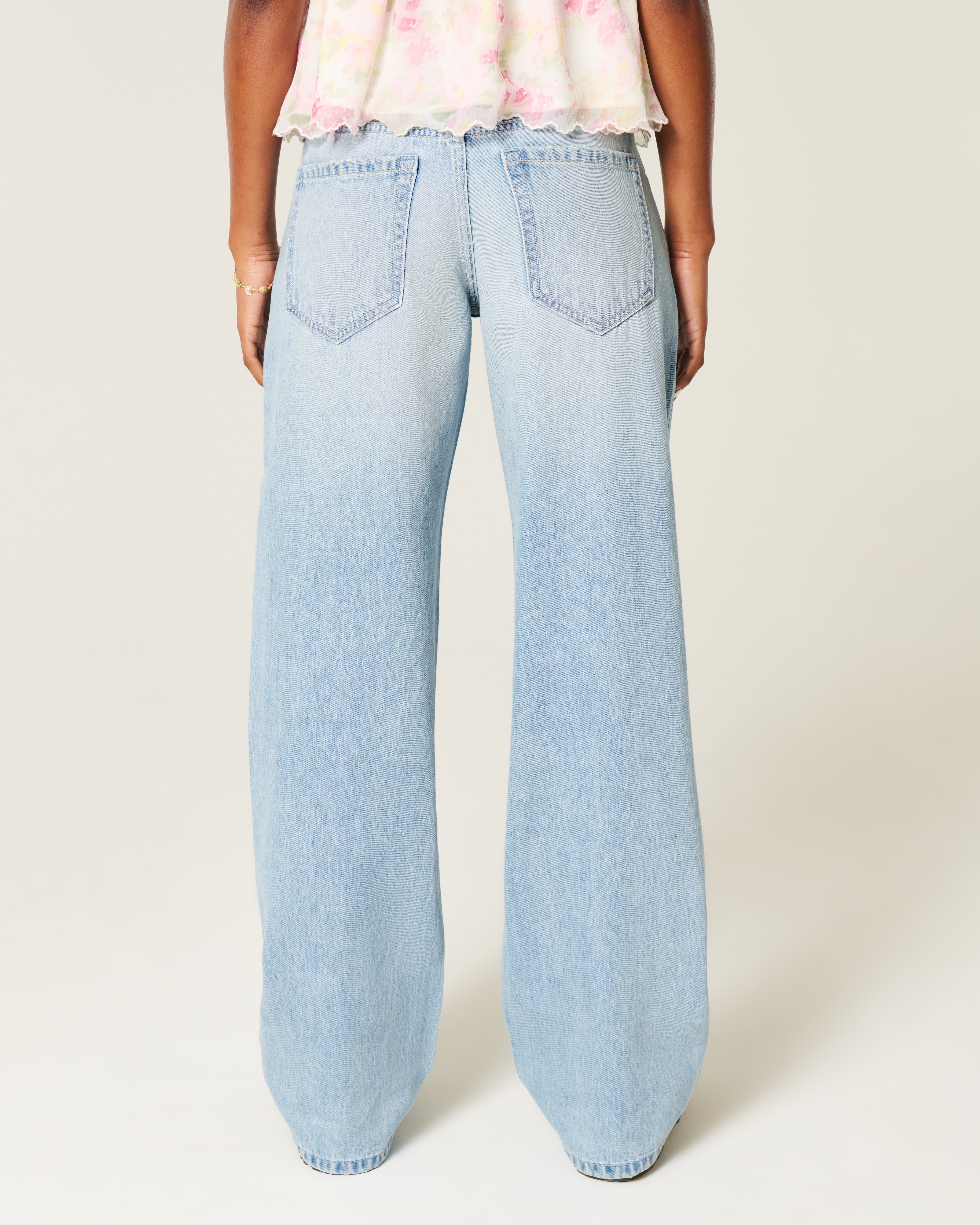 Low-Rise Light Wash Baggy Jeans